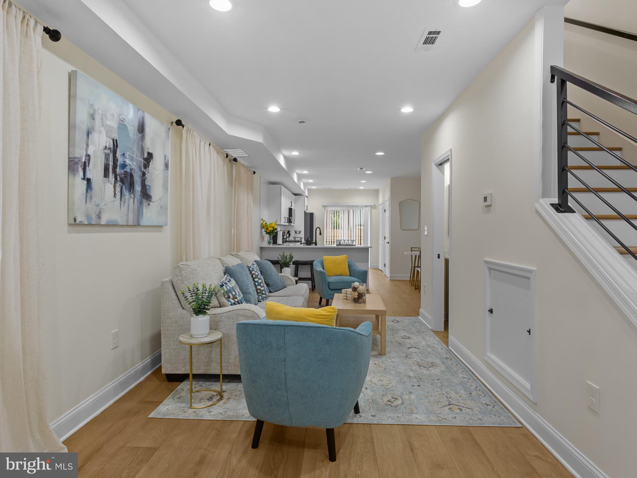 EAST VILLAGE - Residential