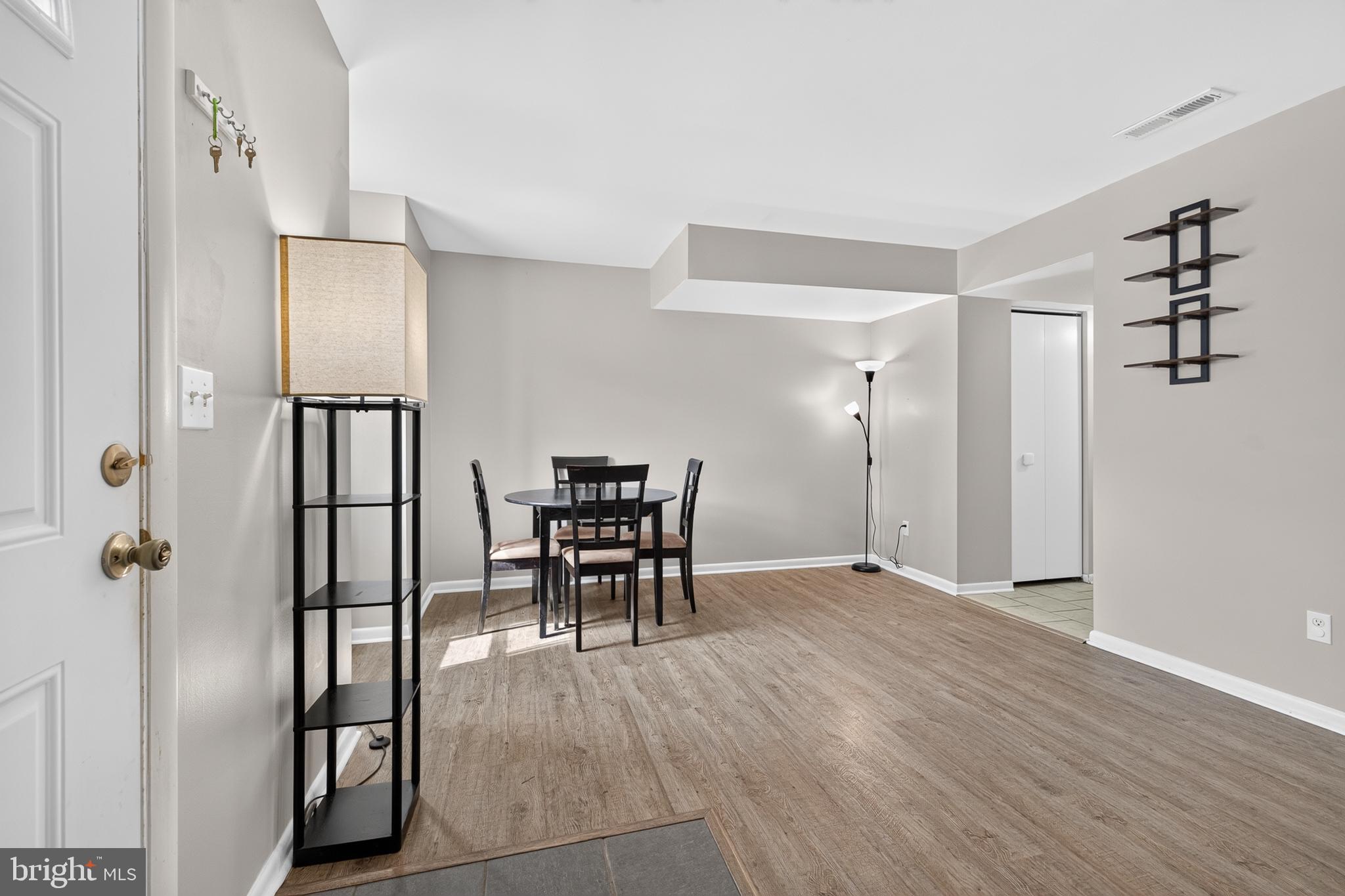 FOUR SEASONS - Residential