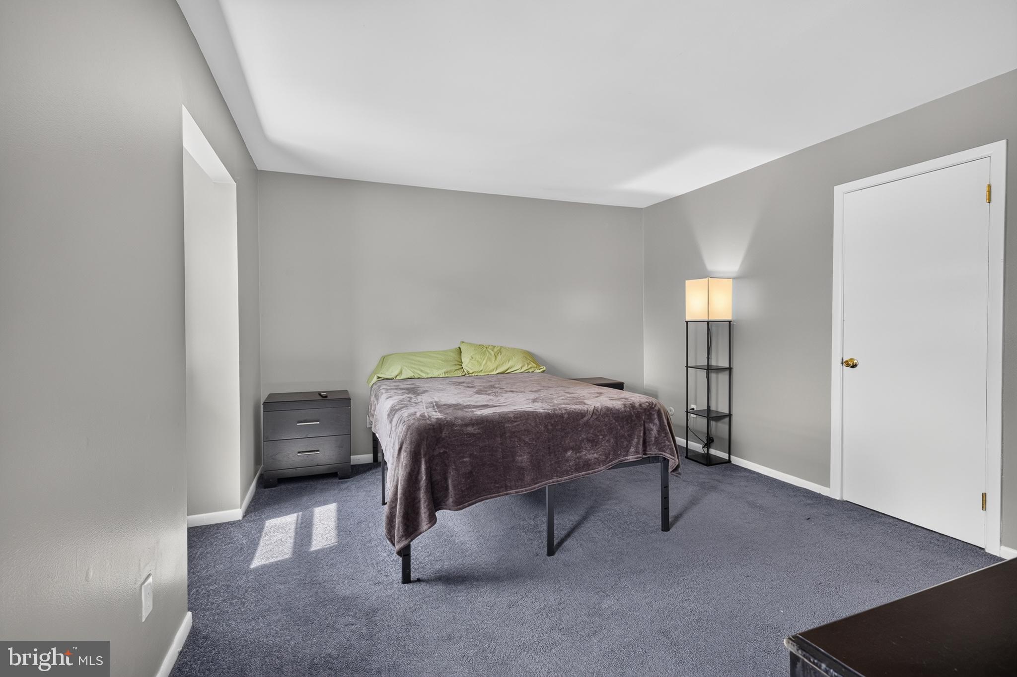 FOUR SEASONS - Residential