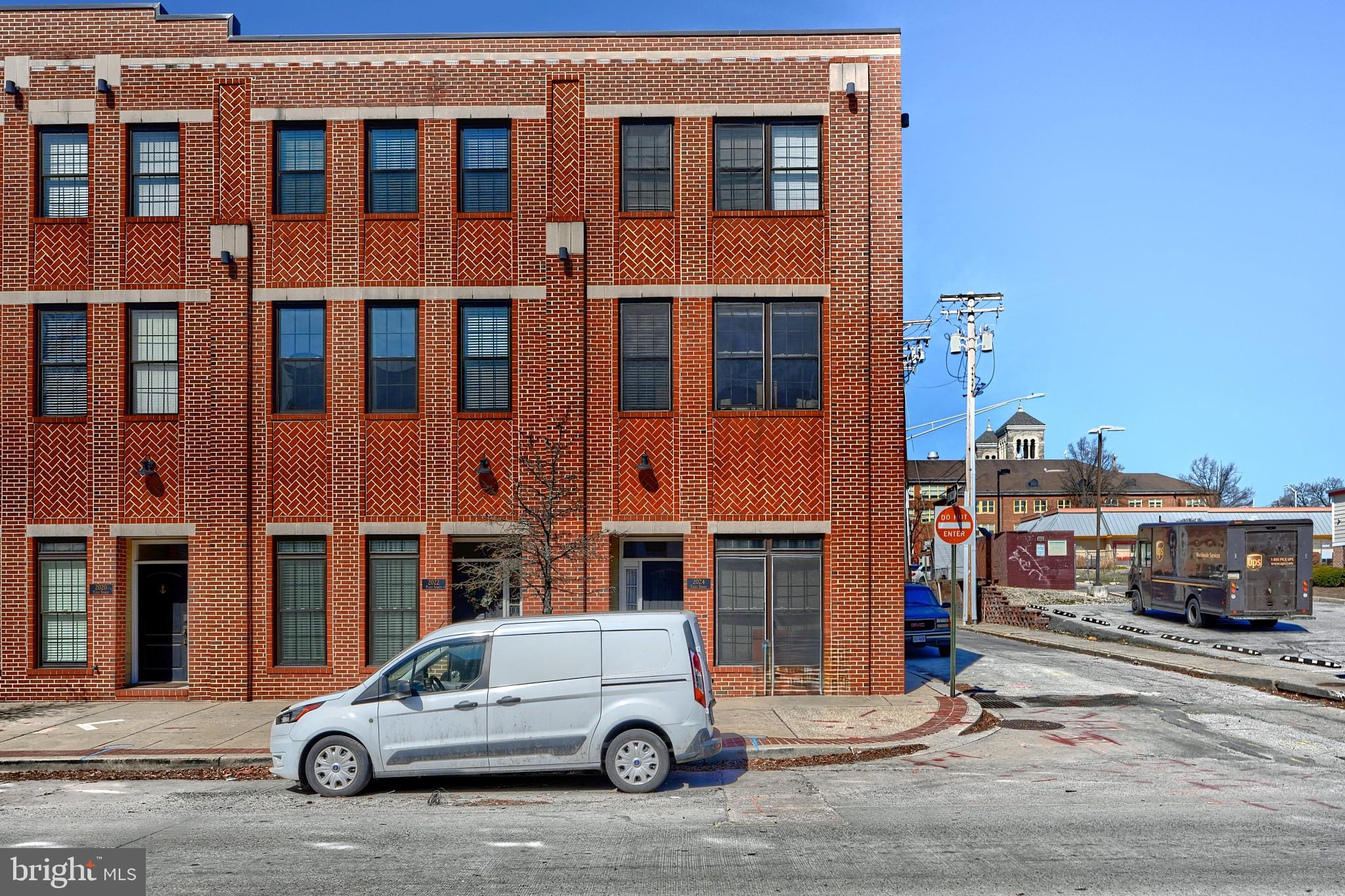 NEW CONSTRUCTION RENTAL HOME!! PRIVATE GARAGE IN REAR ENTRANCE! PRIVATE ROOF DECK! MODERN KITCHEN! BREATHE TAKING LIVING ROOM, THREE BED THREE BATH! LOCATED IN FELLS POINT/CANTON, BLOCKS AWAY FROM PATTERSON PARK! PROFESSIONALLY MANAGED! SCHEDULED YOUR SHOWING TODAY!