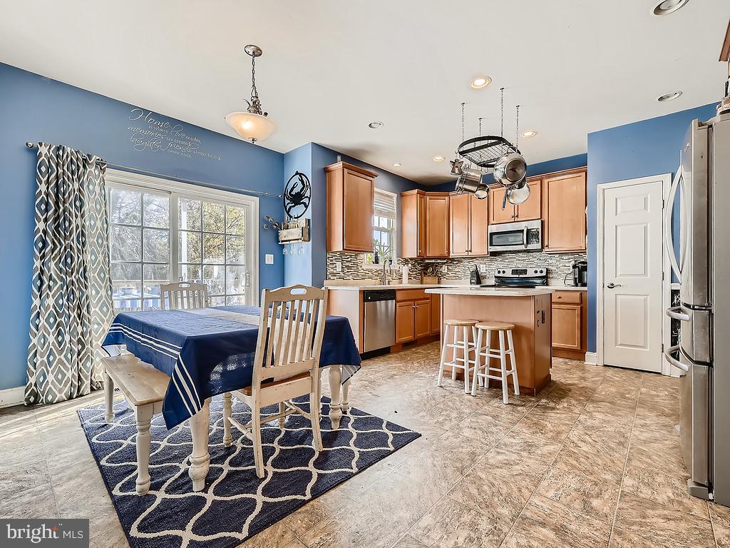 BRIDGEWATER AT CARVEL BEACH - Residential