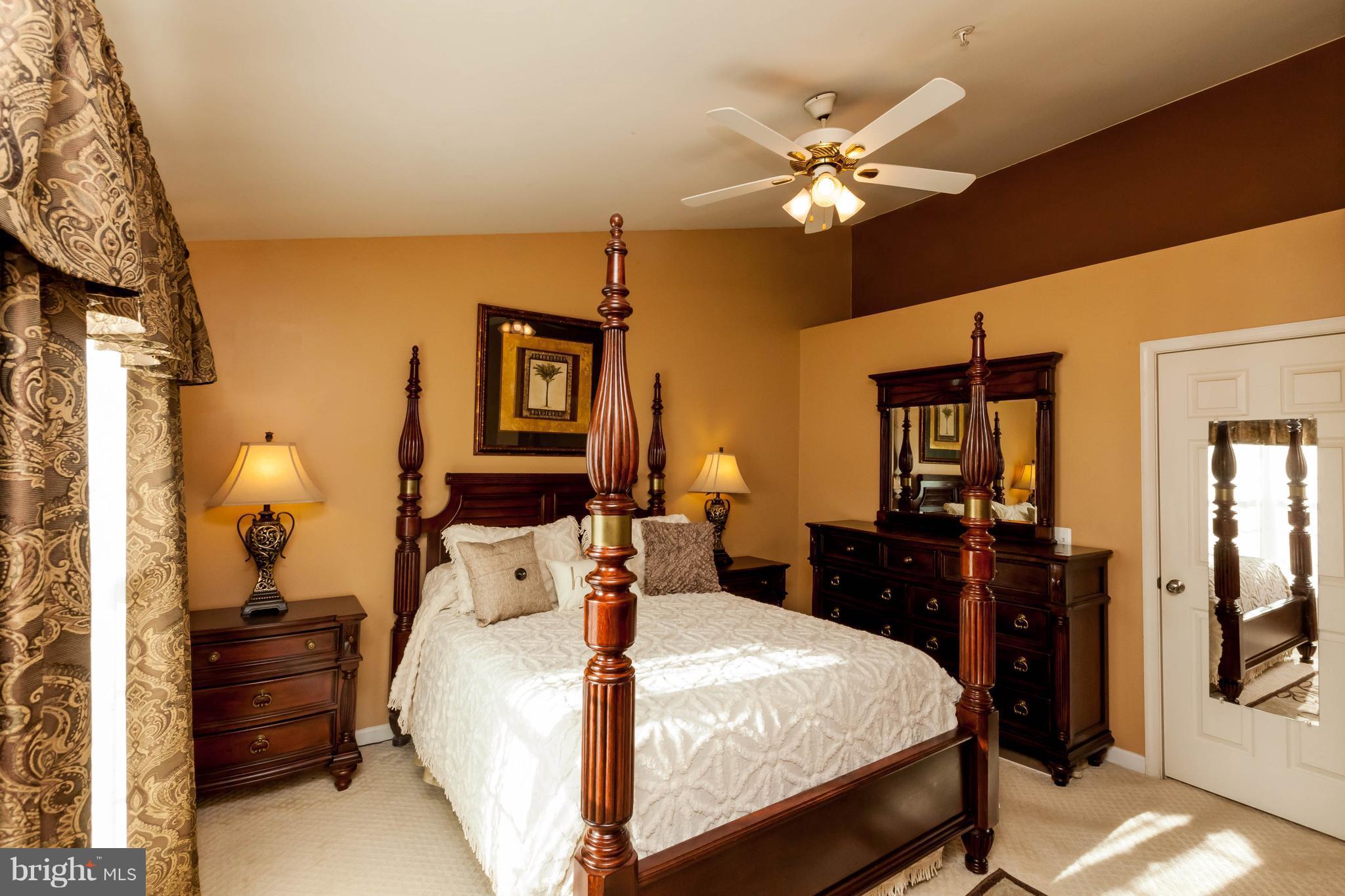 SEVEN OAKS - Residential