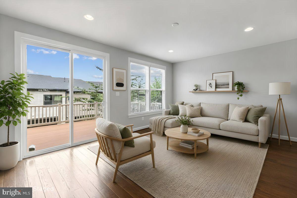 METRO ROW - Residential