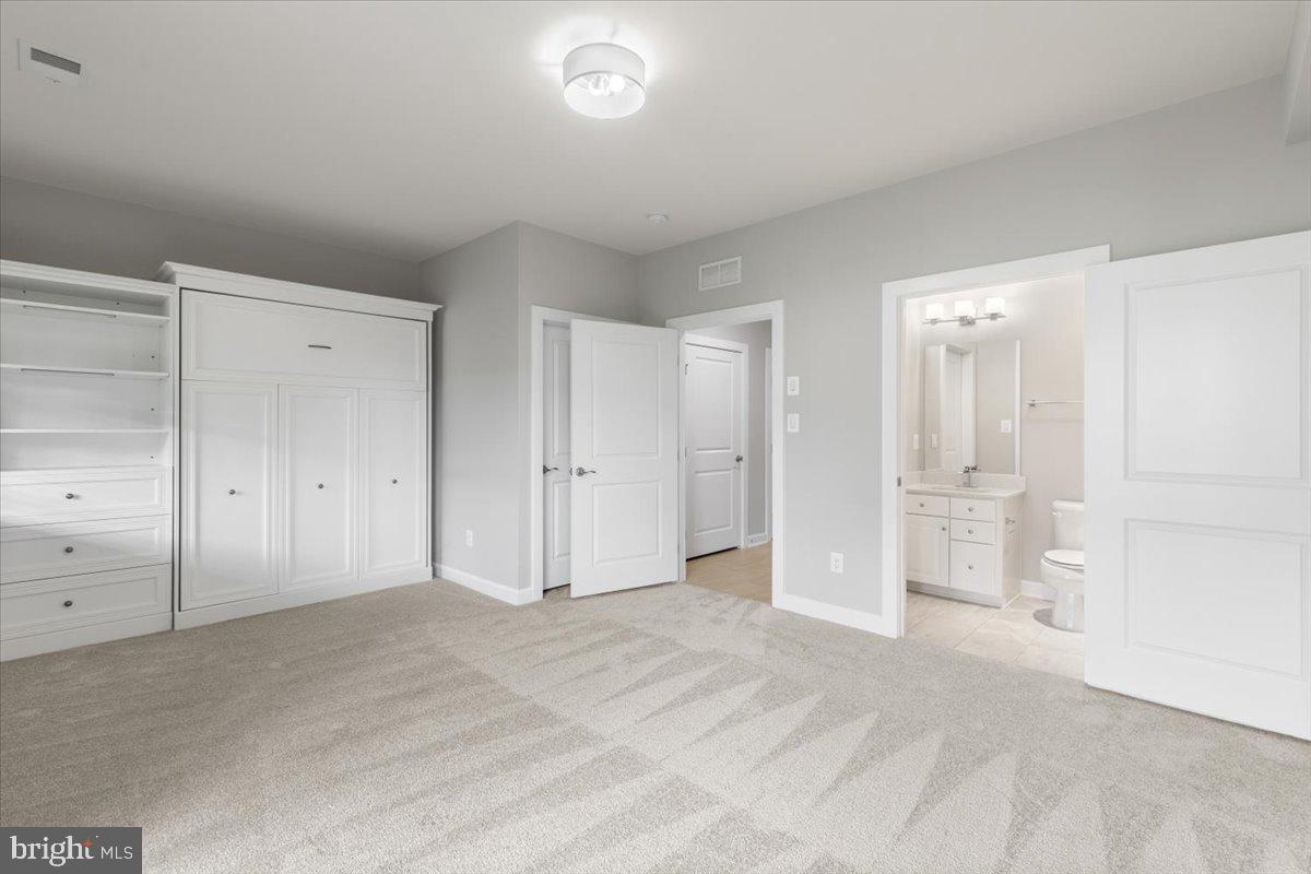 METRO ROW - Residential