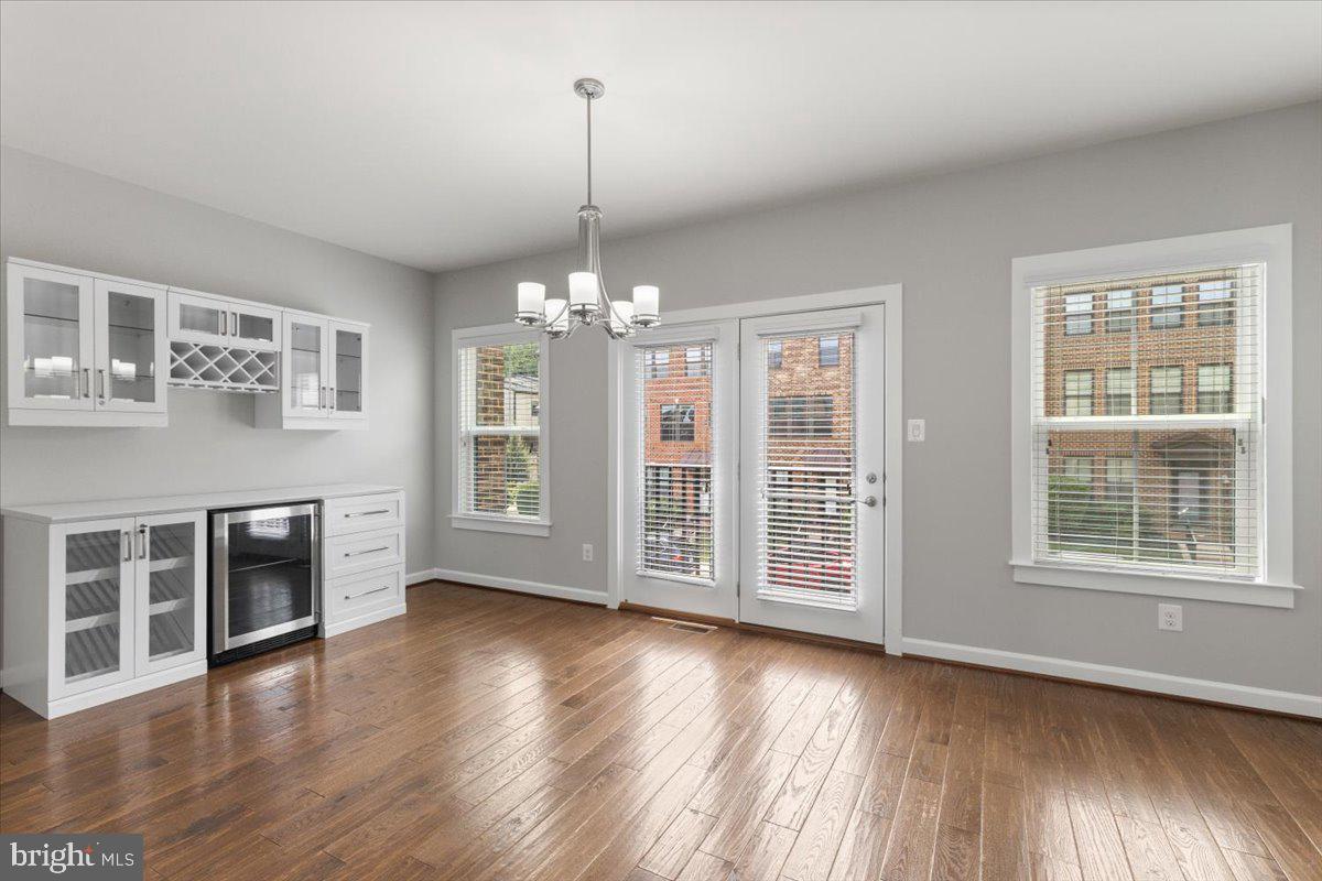 METRO ROW - Residential