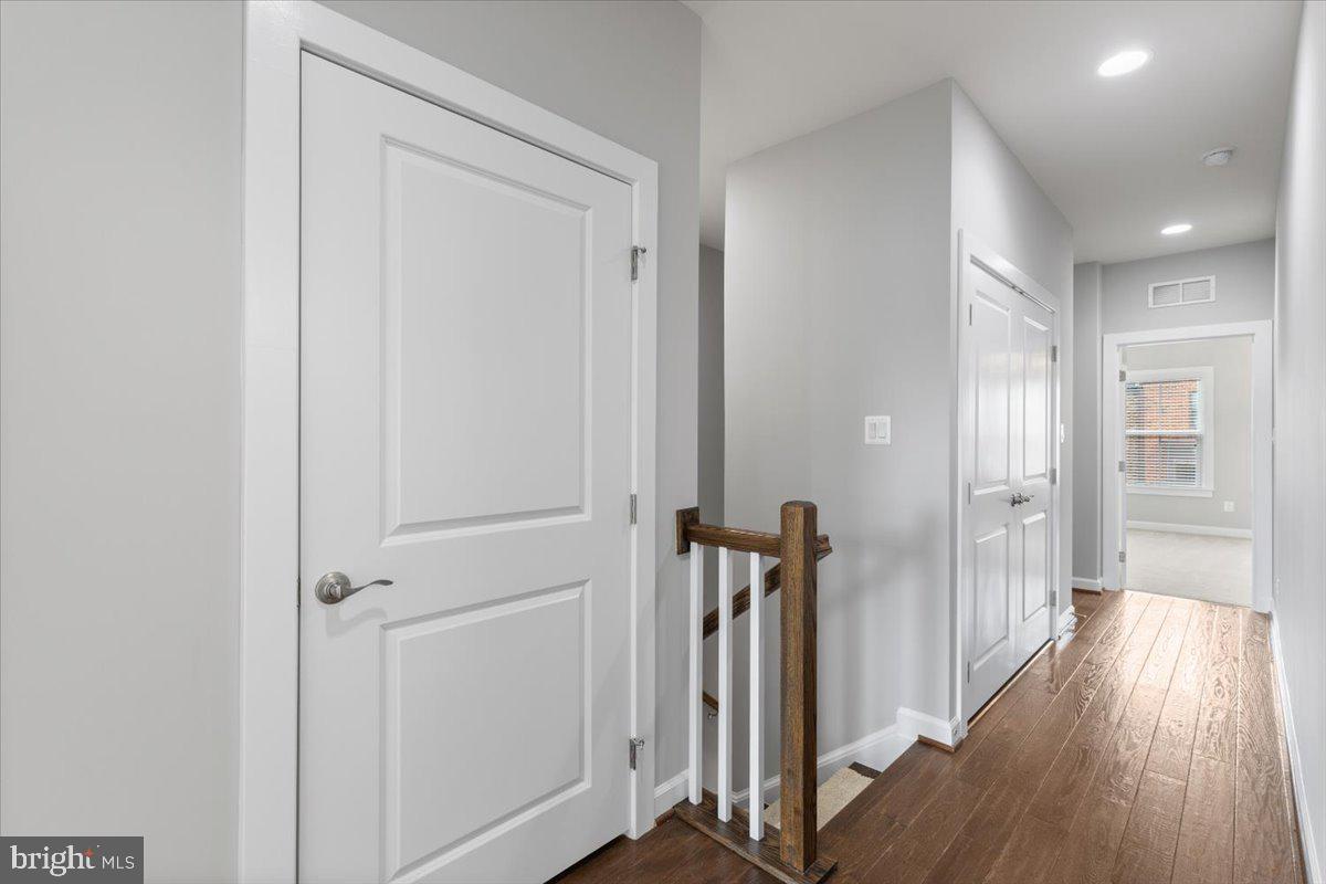 METRO ROW - Residential