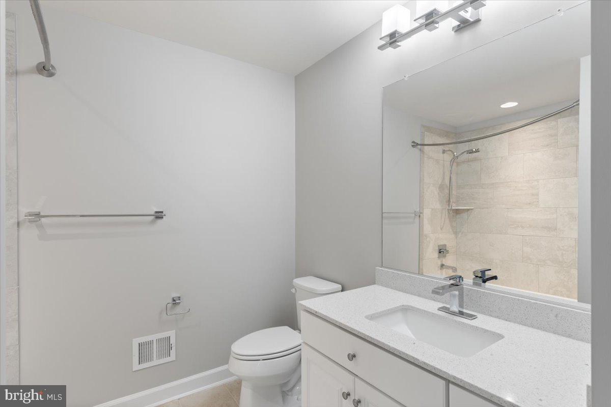 METRO ROW - Residential