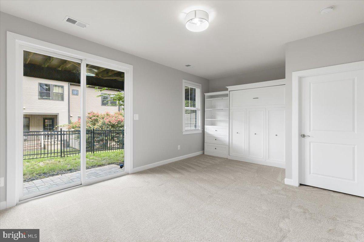 METRO ROW - Residential