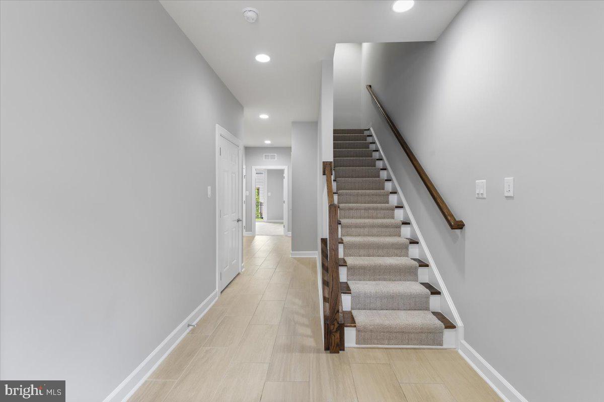METRO ROW - Residential