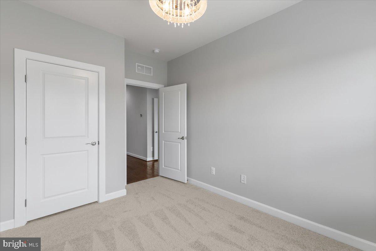 METRO ROW - Residential