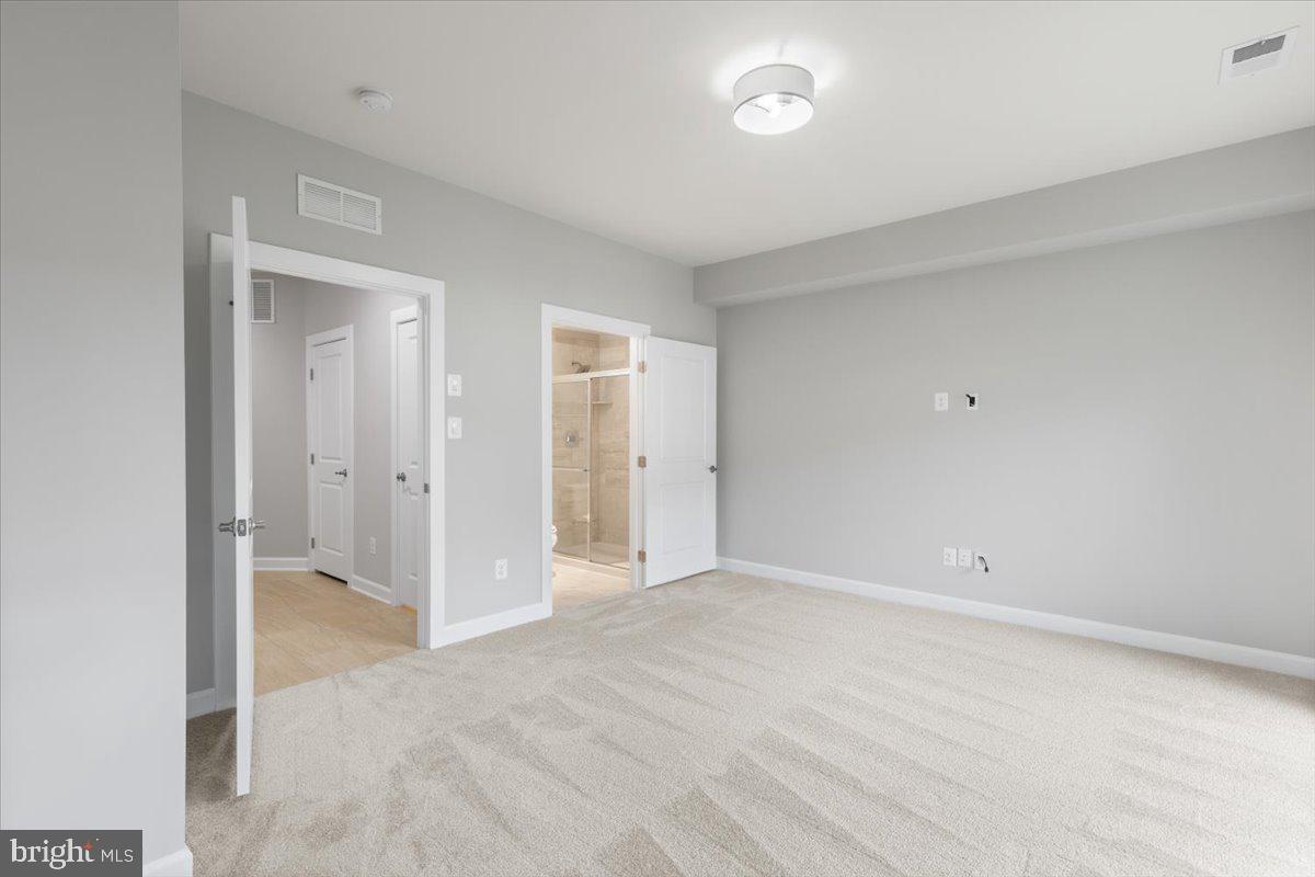 METRO ROW - Residential