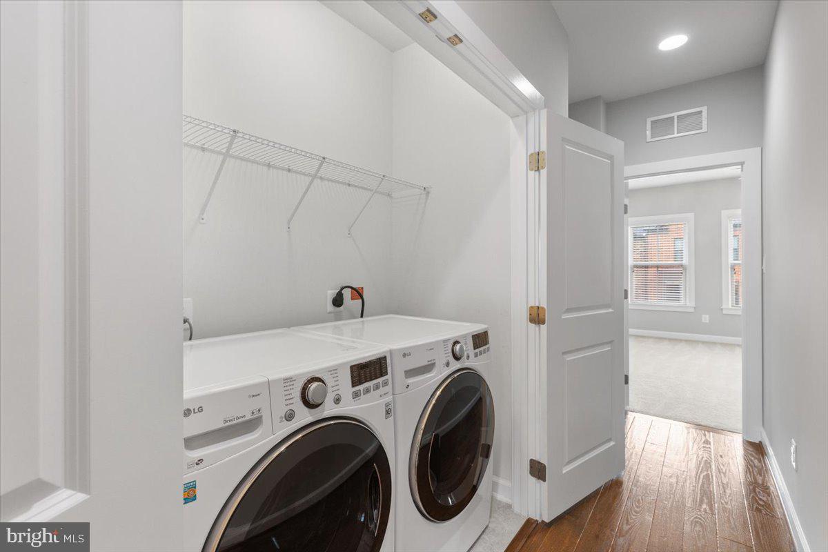 METRO ROW - Residential