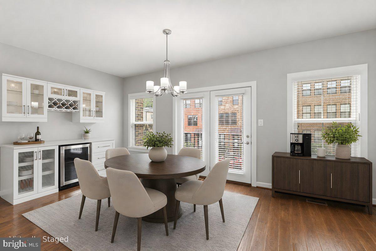 METRO ROW - Residential