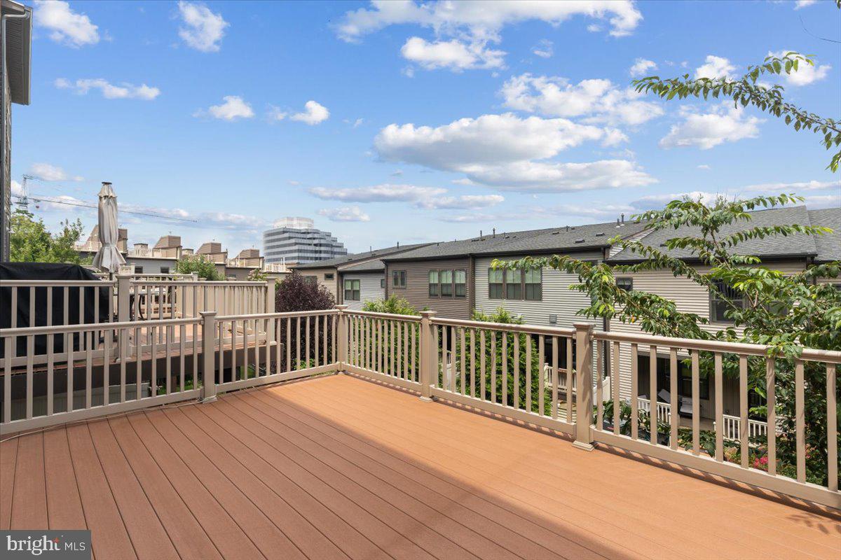 METRO ROW - Residential