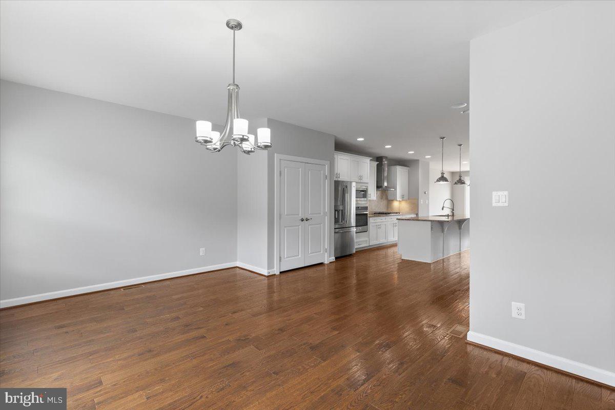 METRO ROW - Residential