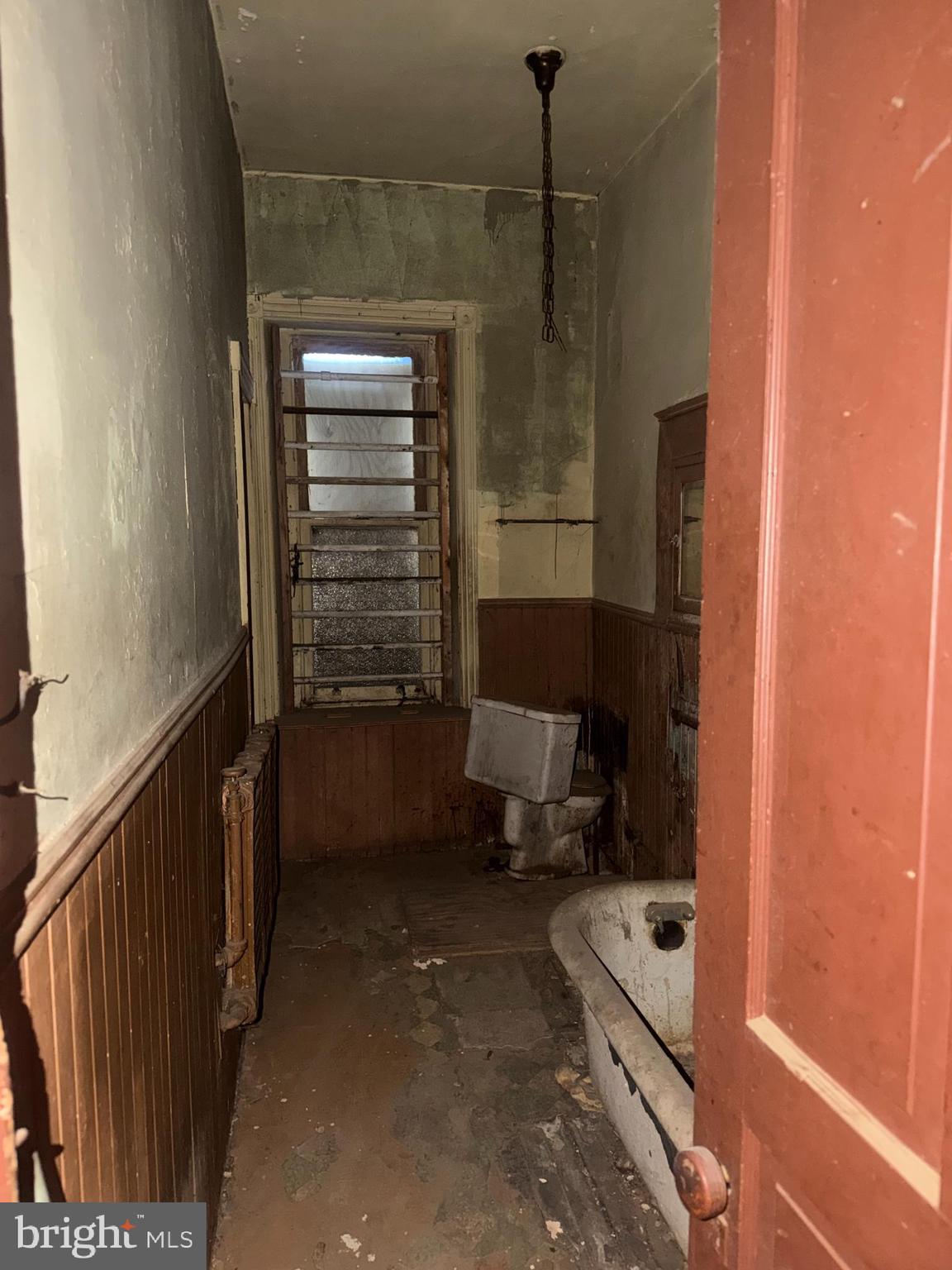 GERMANTOWN - Commercial Sale
