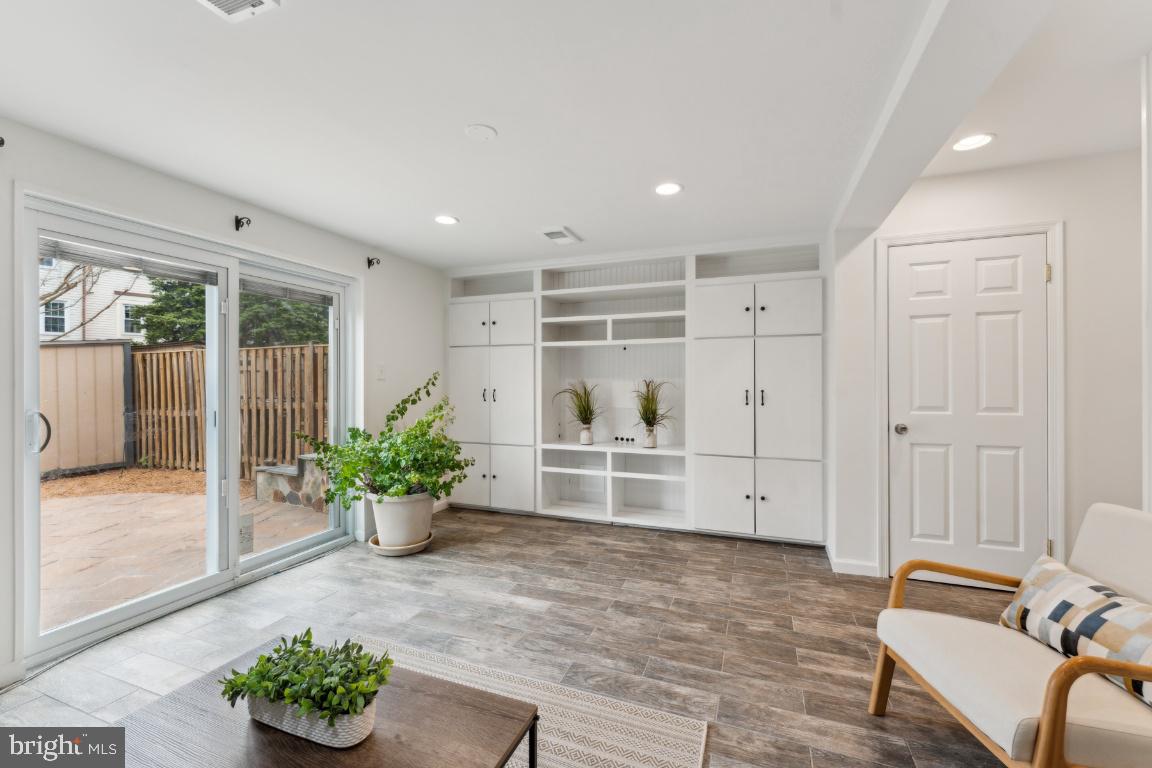 LAKEPOINTE - Residential