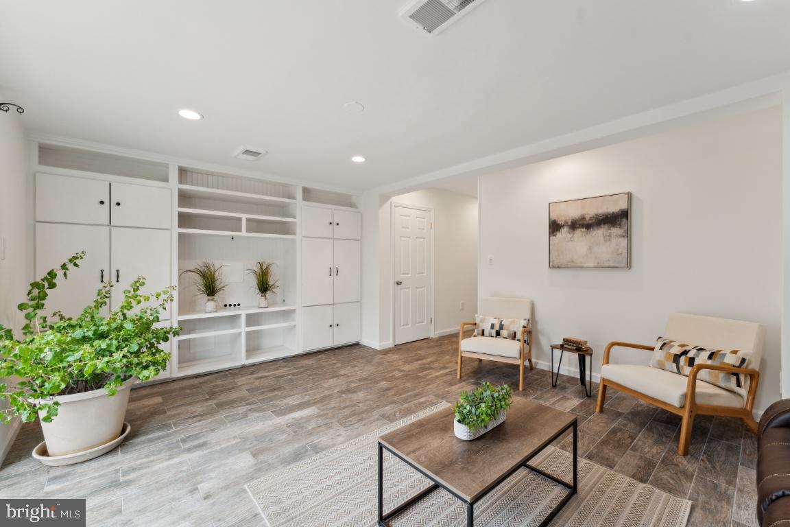 LAKEPOINTE - Residential