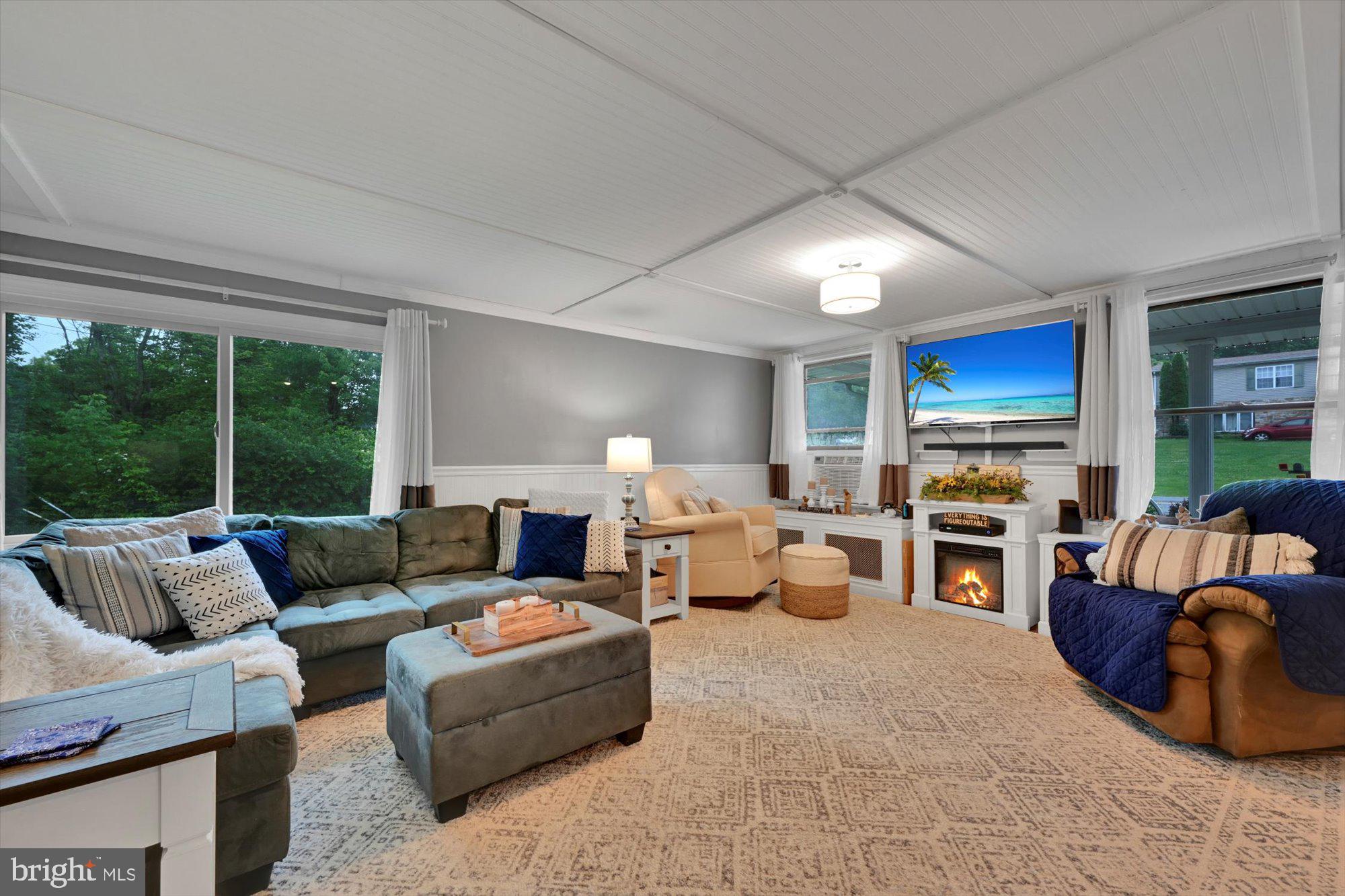 PINE GROVE - Residential
