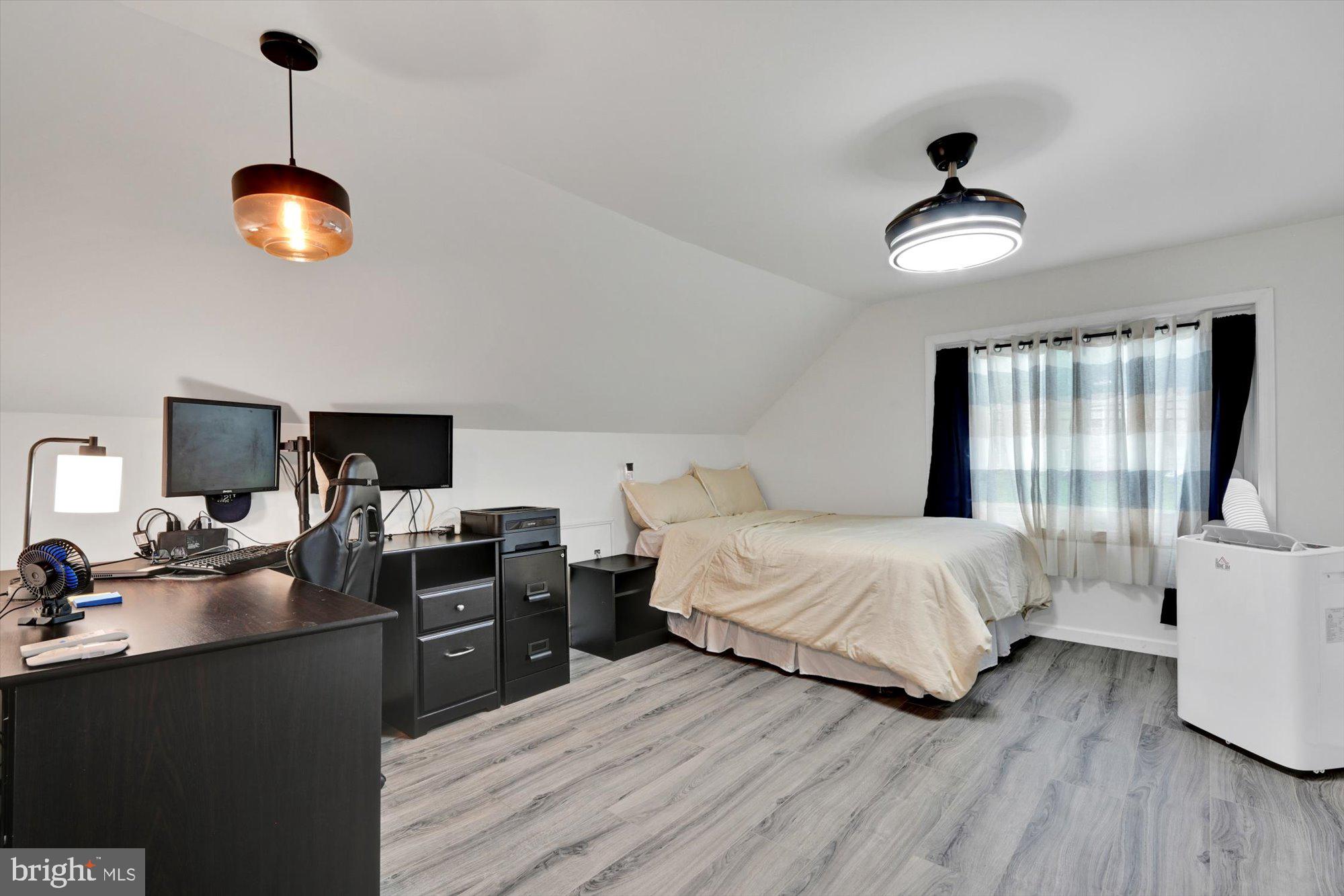 PINE GROVE - Residential