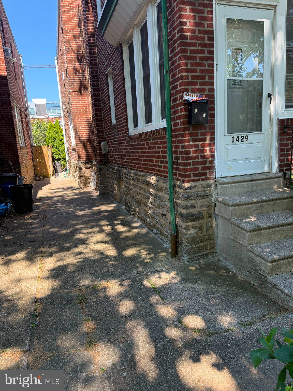 OXFORD CIRCLE - Residential