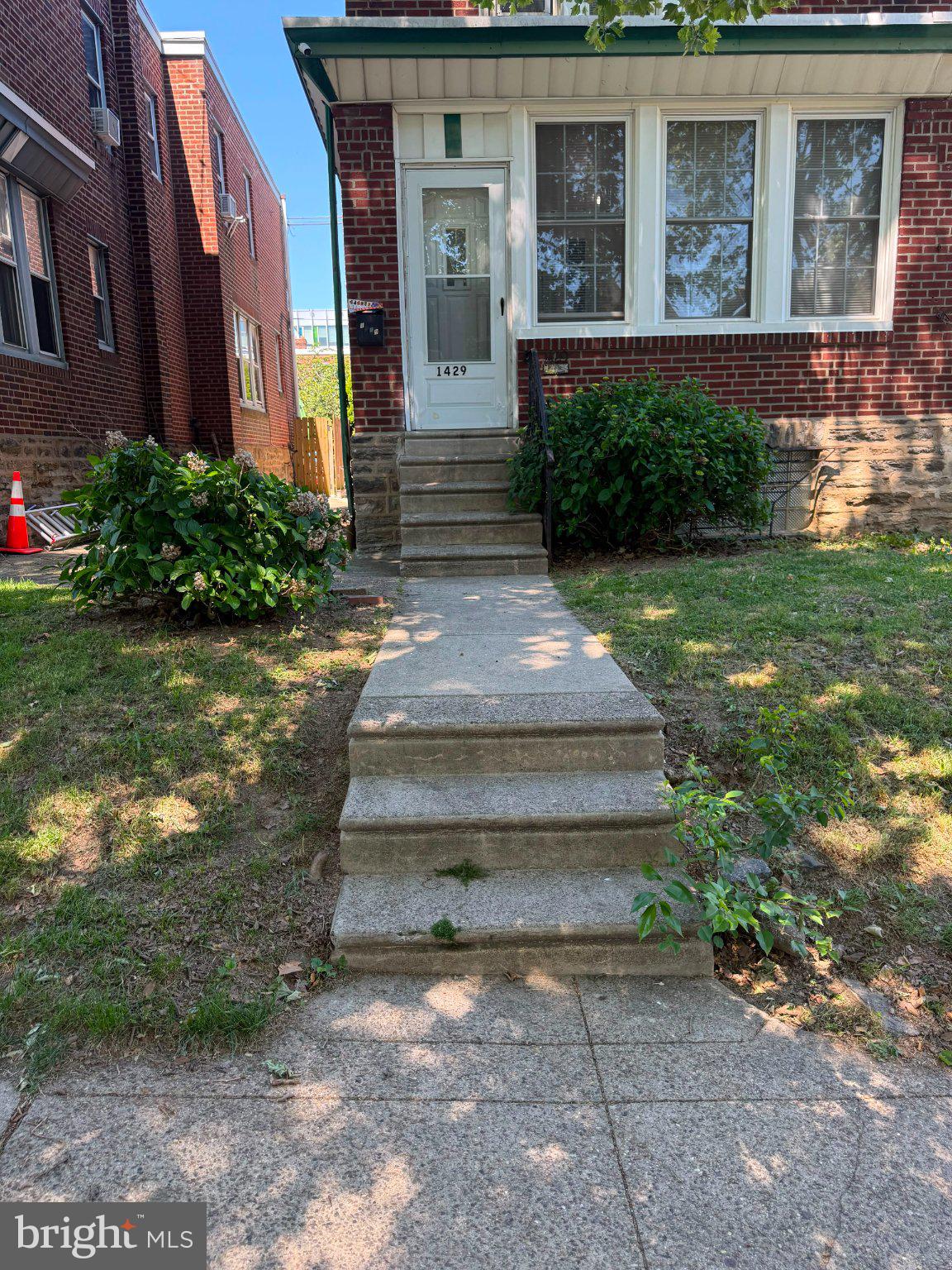 OXFORD CIRCLE - Residential