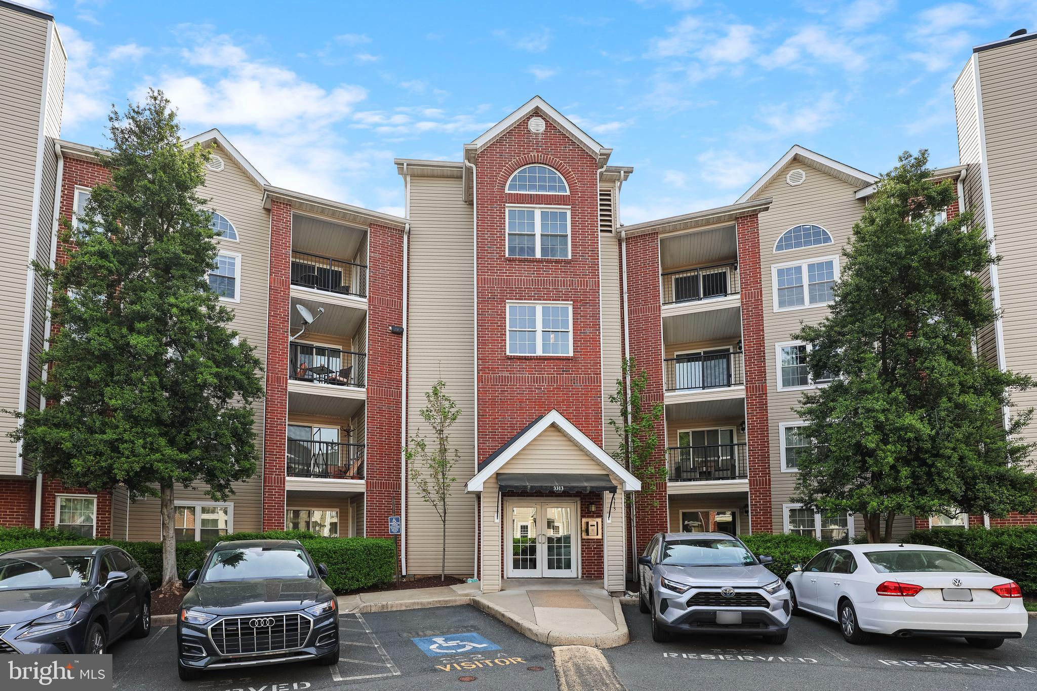 OPEN HOUSE WEDNESDAY 05/20 FROM 5PM TO 7 PM.  PARK OUTSIDE THE COMMUNITY. ENTRY INSTRUCTIONS WILL BE POSTED IN A  NOTE POSTED AT THE BUILDING'S FRONT DOOR. 
Top Floor Unit at The Pointe at Park Center Condominiums. High ceilings throughout allow tons of sunlight to pour in through the sunroom/den as well as into the bedroom. This 1 Bed / 1 Bath Condo has all you need and more - New floors, updated countertops, a walk-in-closet, in-unit-washer and dryer, a work-from-home space, and an oversized additional storage closet. The gated community is safe, secure, and friendly & as summer approaches, you will be able to enjoy the pool, clubhouse, and fitness center; as well as many other community events! Lastly, this condo is a commuters dream with an assigned, covered parking space just outside of the elevator doors - you can jump onto I-395 within seconds! Guest parking available inside the community. This pet-friendly, gated community also offers a daily shuttle to the Pentagon Metro, and is just a short walk to parks and the bus stop.  Community move-in fee $250 plus $100 elevator fee is due directly to community as well as any pet registration fees.
Perfect location with quick access to  The Pentagon, Amazon HQ2, and Mark Center The Village at Shirlington, Old Town Alexandria, and Downtown DC Nearby parks like Fort Ward and Barcroft Shopping and dining at Bradlee Center and Bailey’s Crossroads​.
Application Link: https://apply.link/YF8hh94
