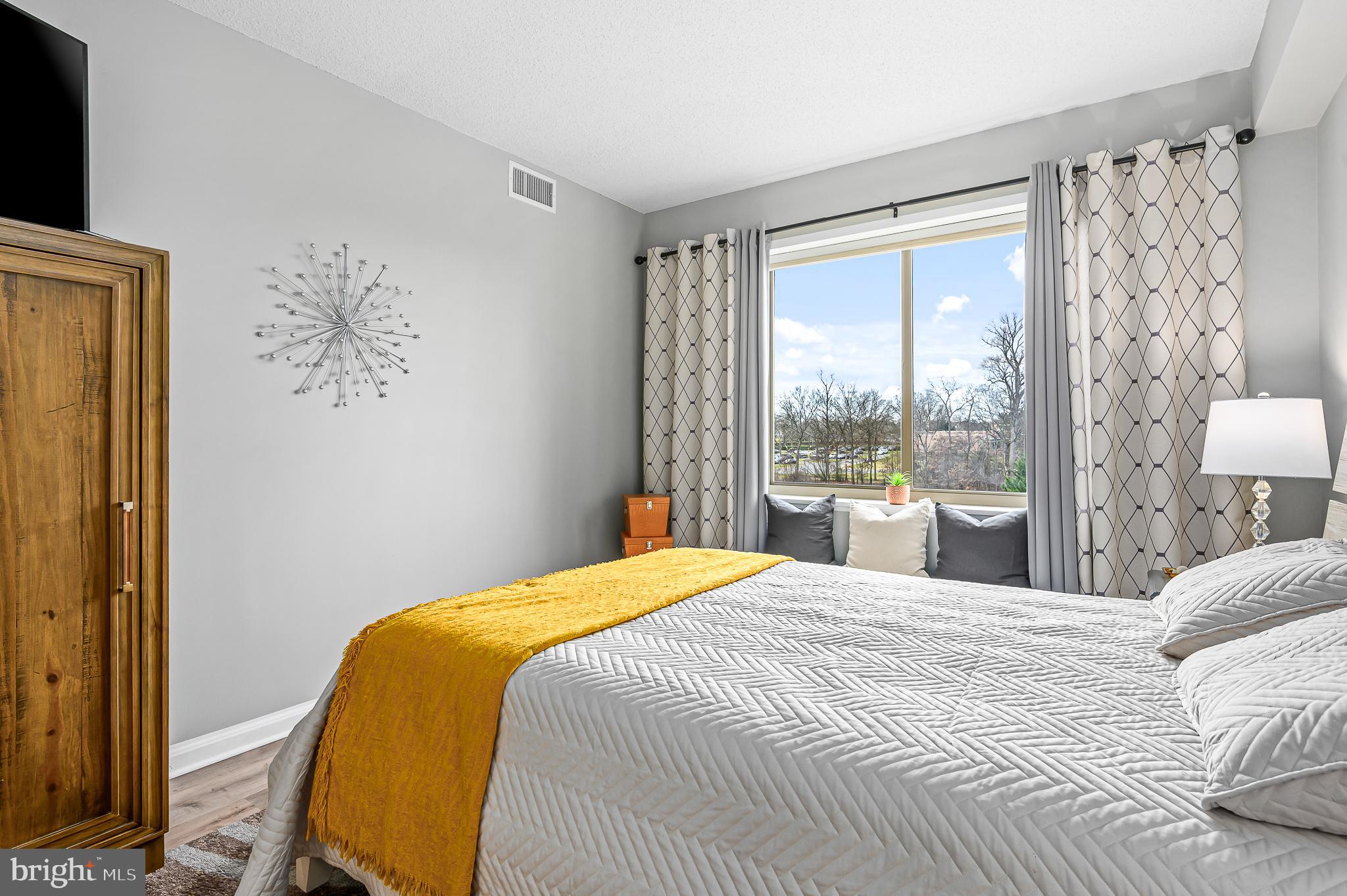 LANSDOWNE WOODS - Residential