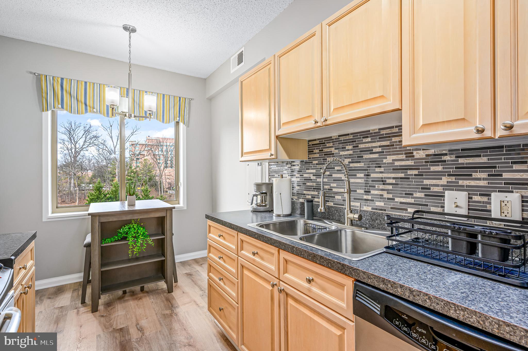 LANSDOWNE WOODS - Residential