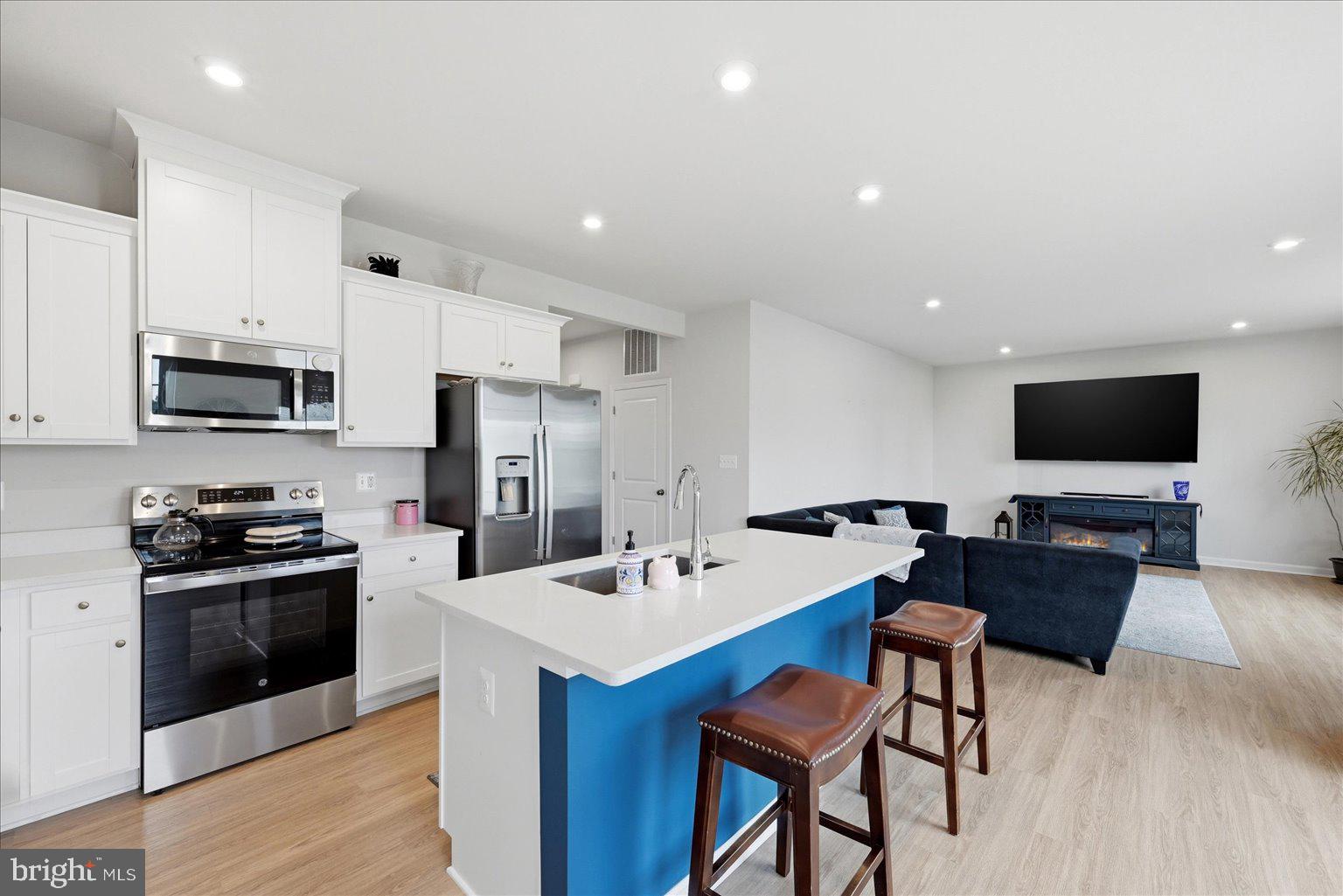 PRESIDENTS POINTE - Residential