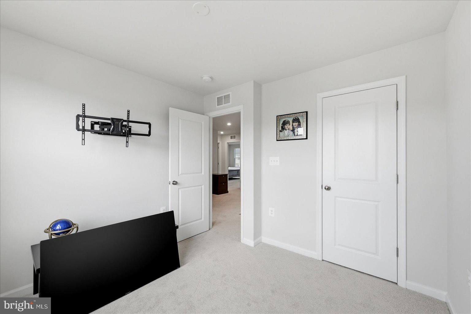 PRESIDENTS POINTE - Residential
