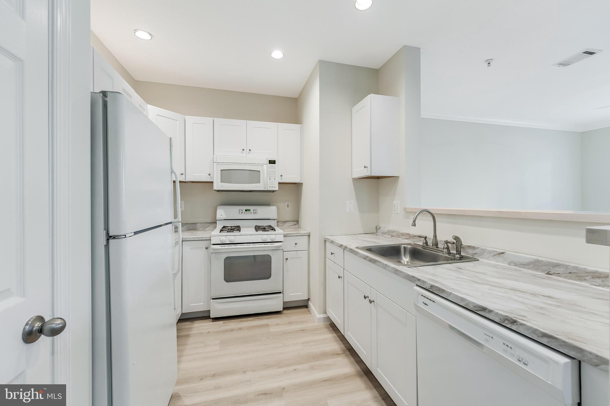 FAIRFAX RIDGE CONDOS - Residential