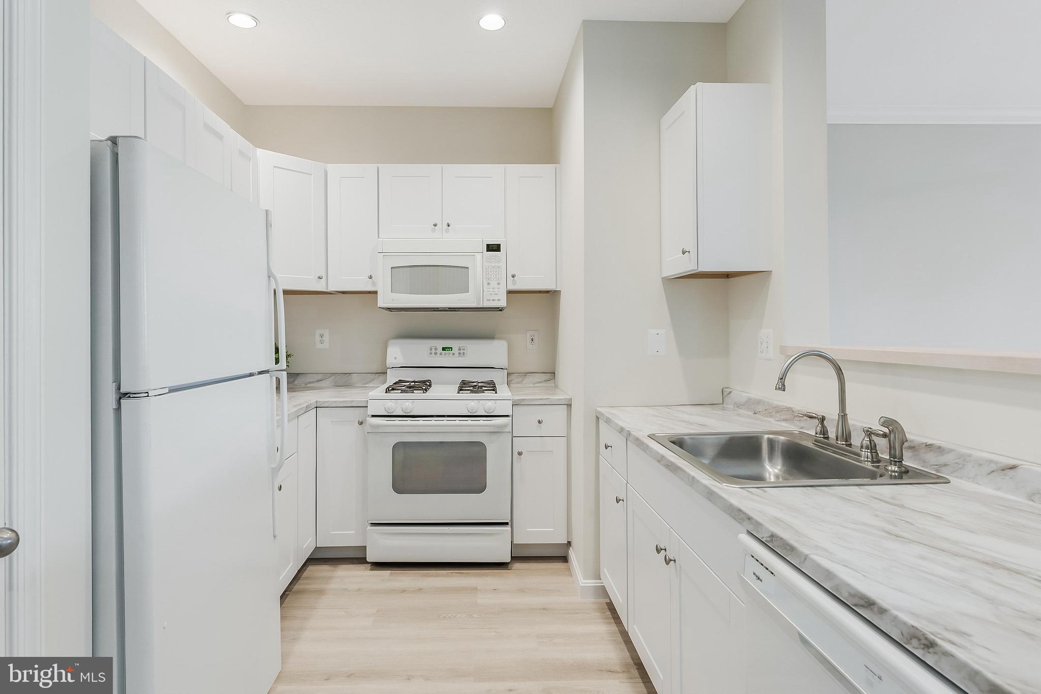 FAIRFAX RIDGE CONDOS - Residential