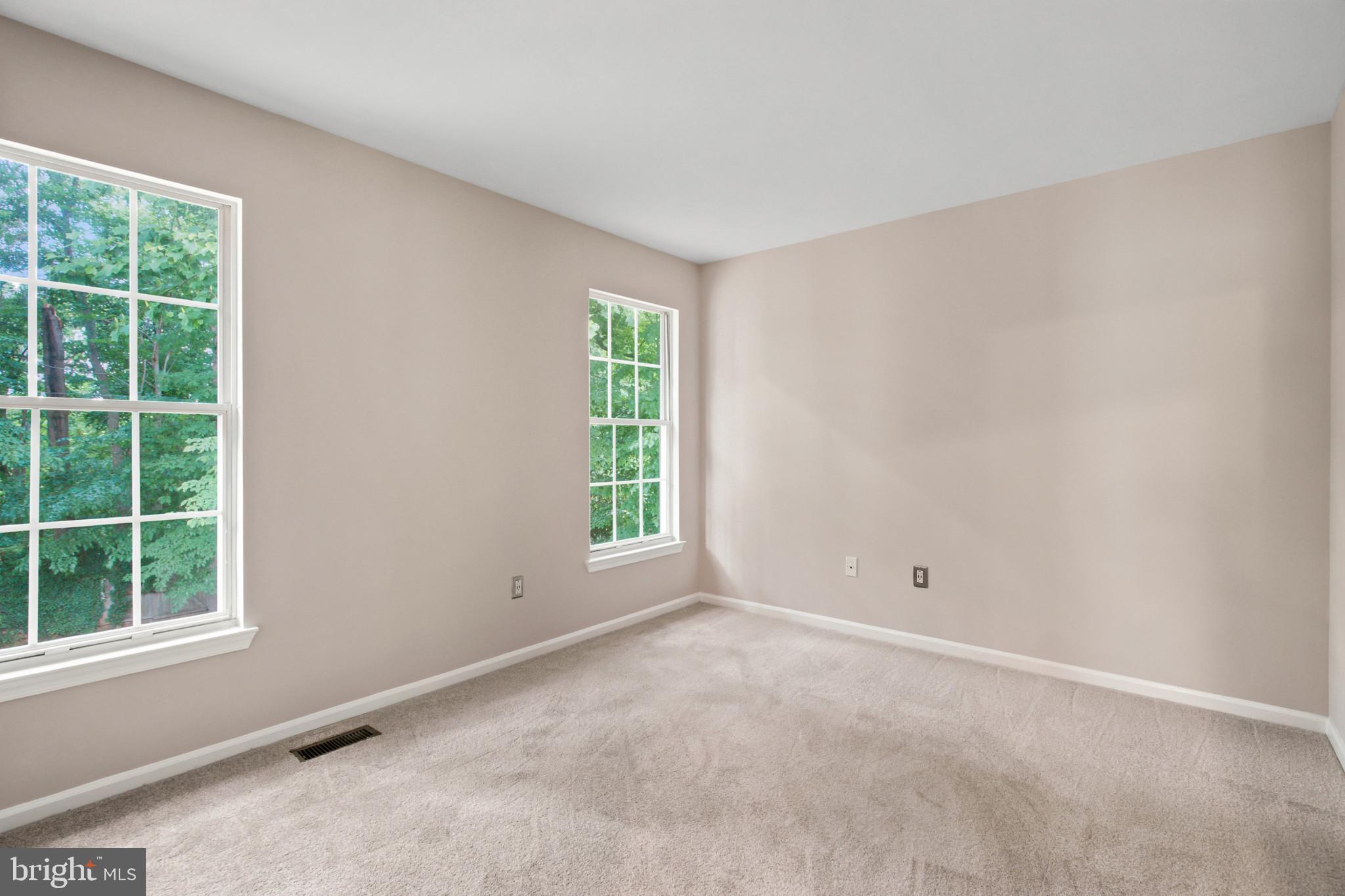 CROFTON WOODS - Residential