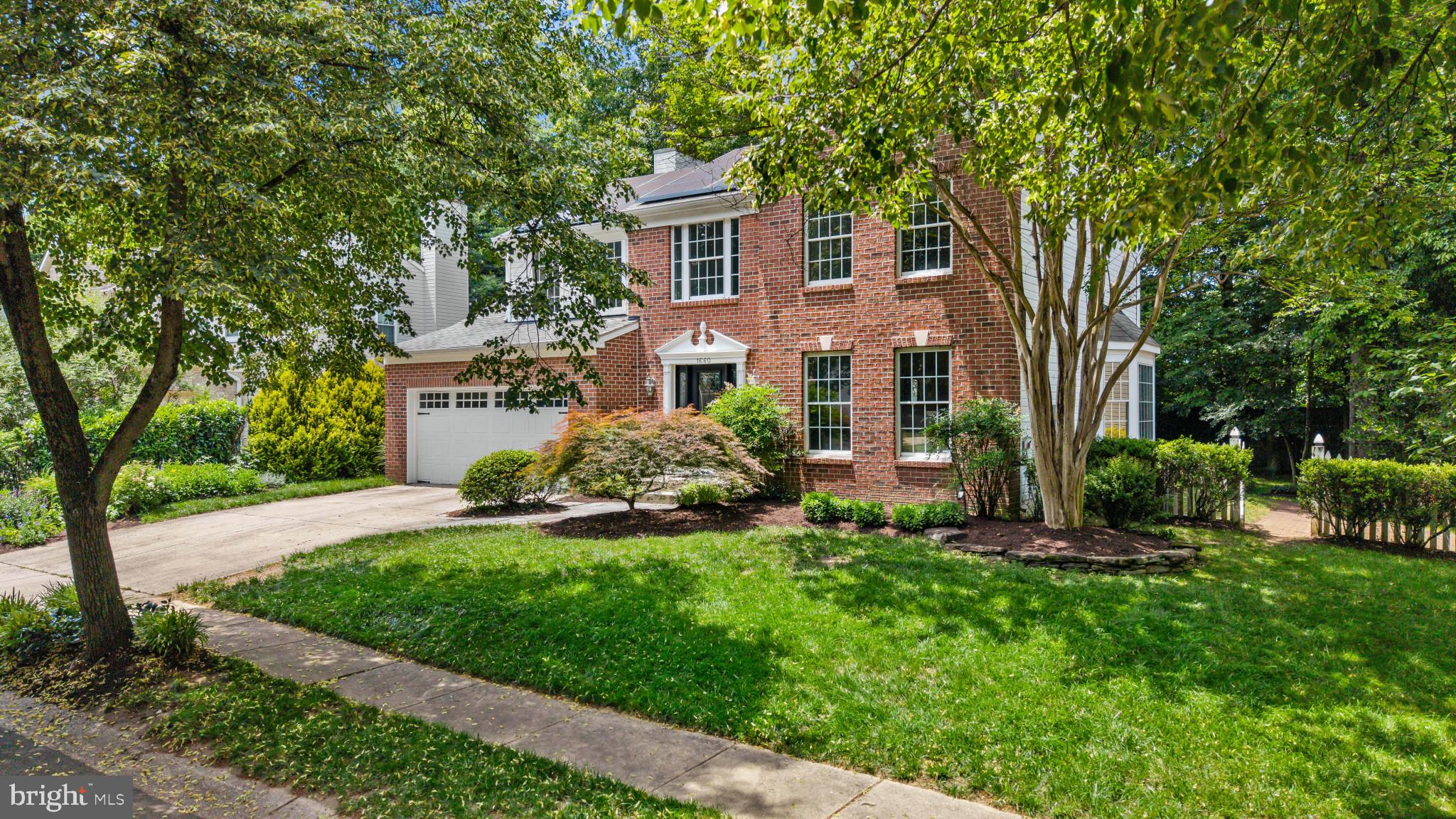 CROFTON WOODS - Residential