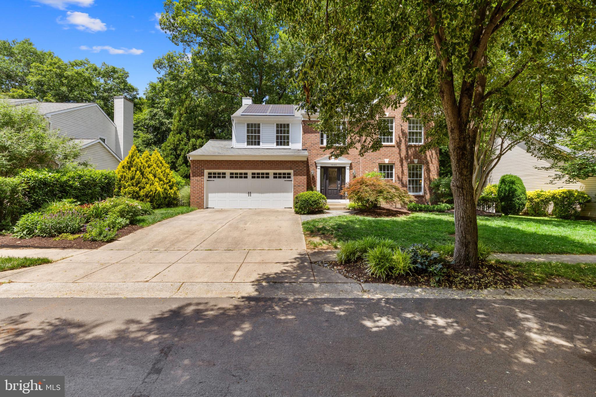 CROFTON WOODS - Residential