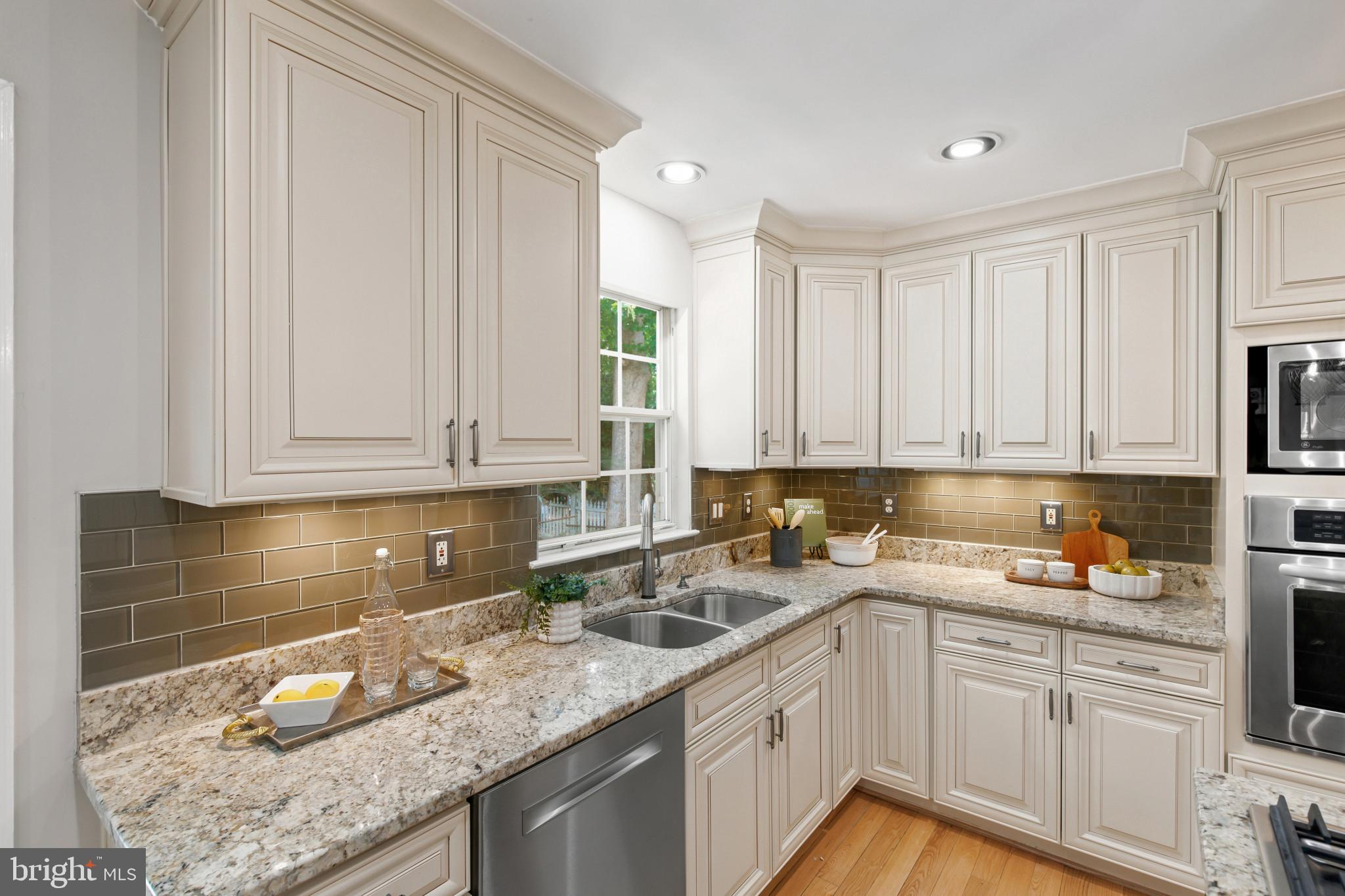 CROFTON WOODS - Residential