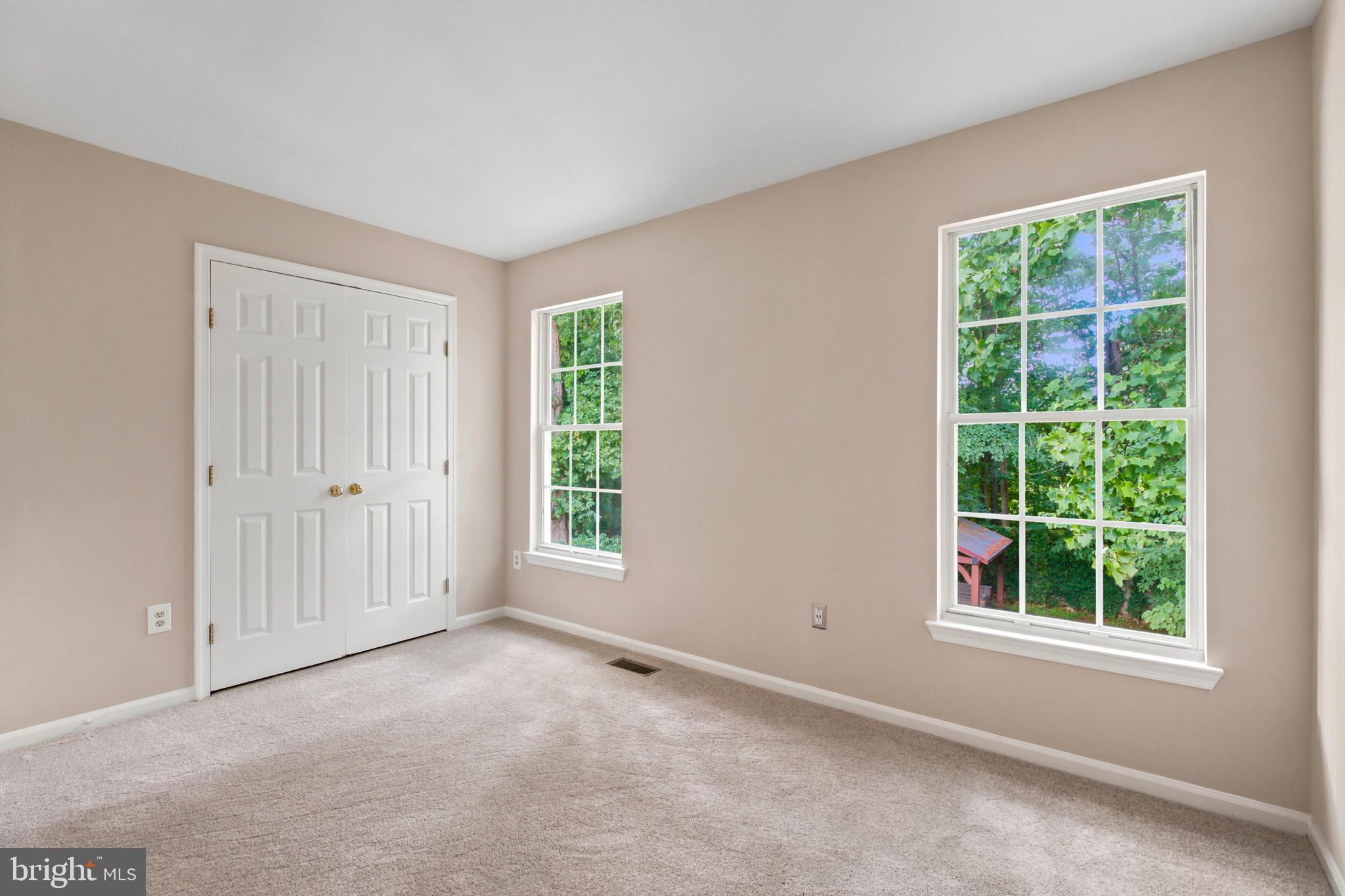 CROFTON WOODS - Residential