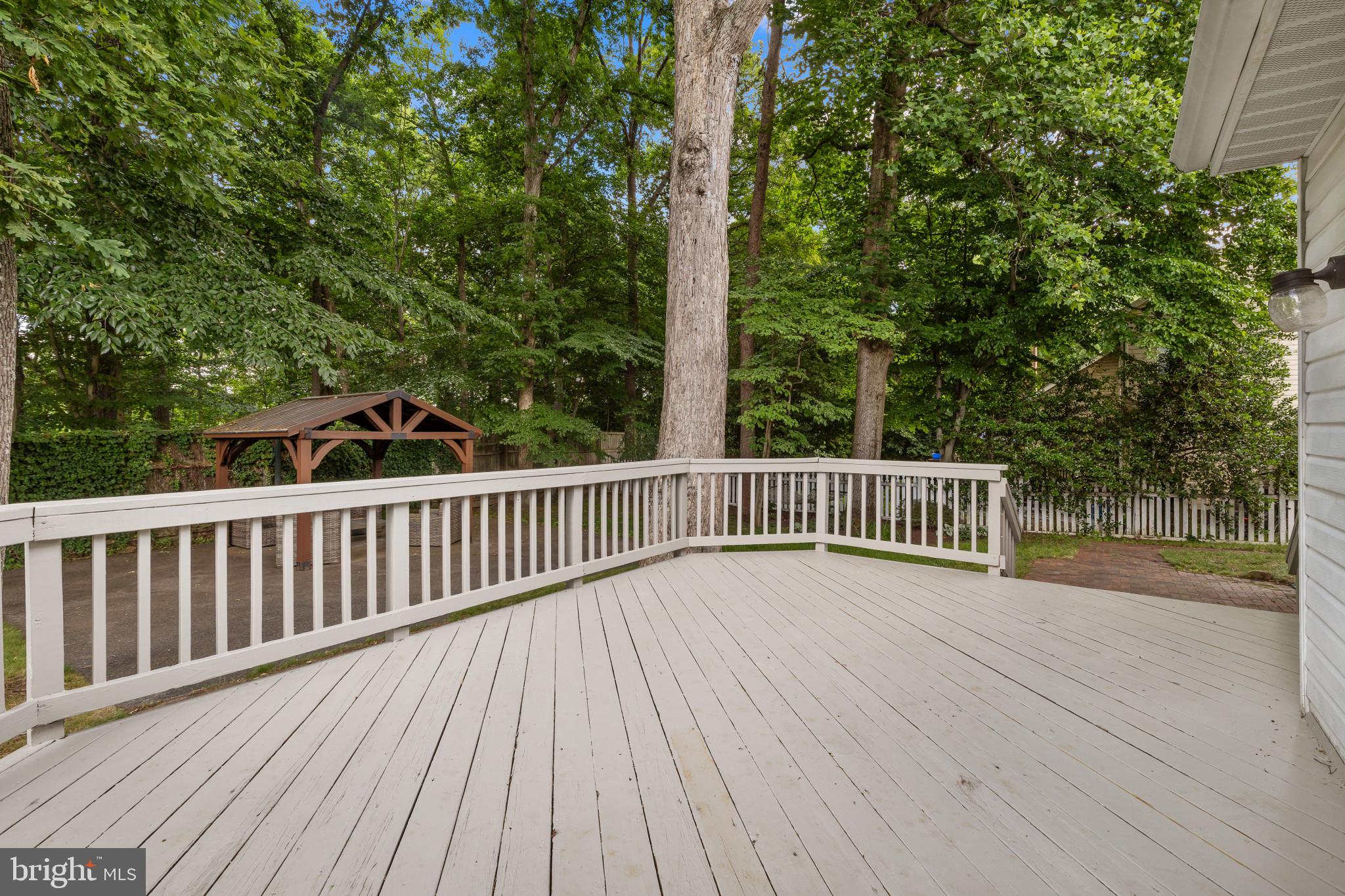 CROFTON WOODS - Residential