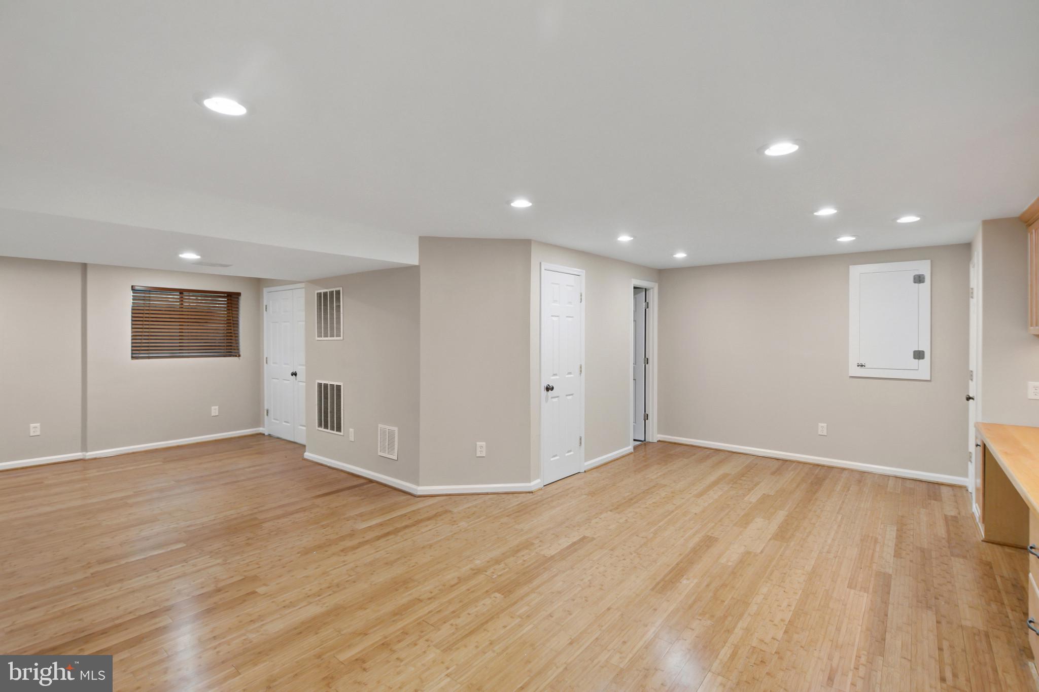 CROFTON WOODS - Residential