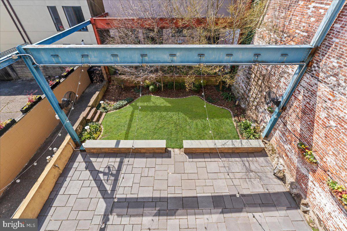 QUEEN VILLAGE - Residential