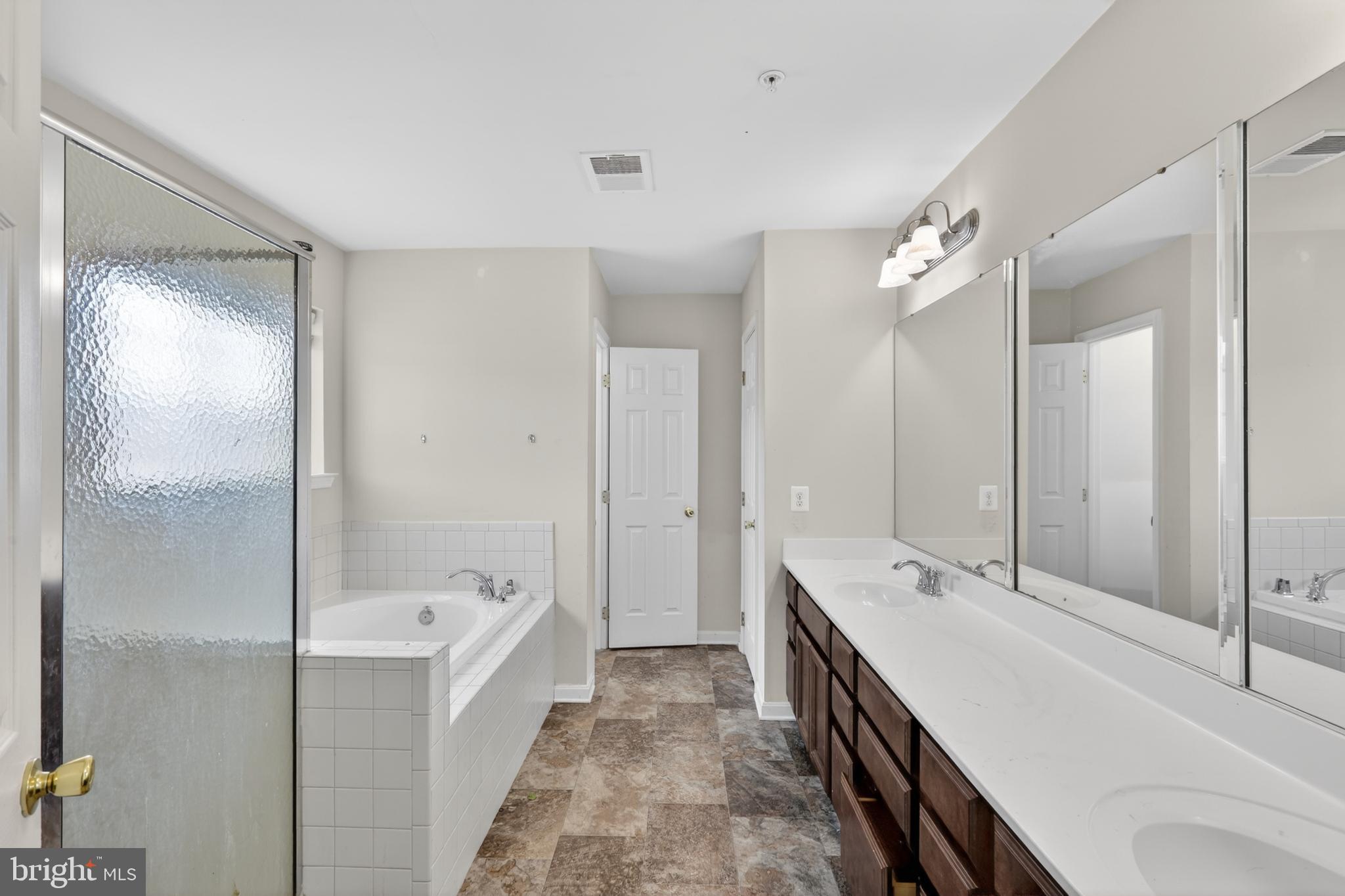 SURRATTS CROSSING - Residential