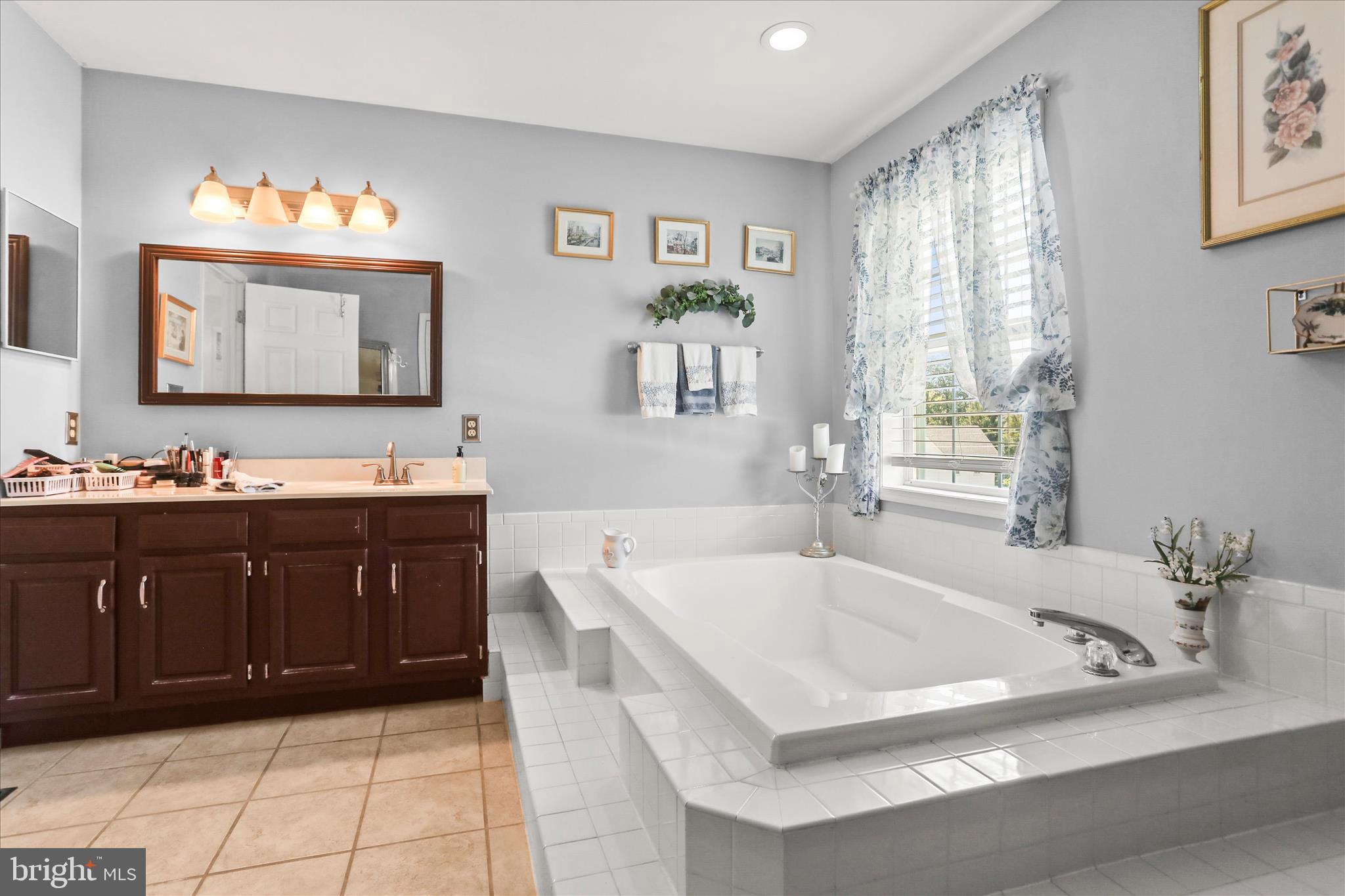ICE HOUSE ESTATES - Residential