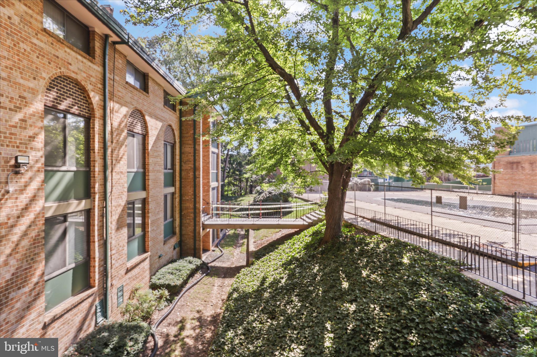 SAXONY SQUARE - Residential