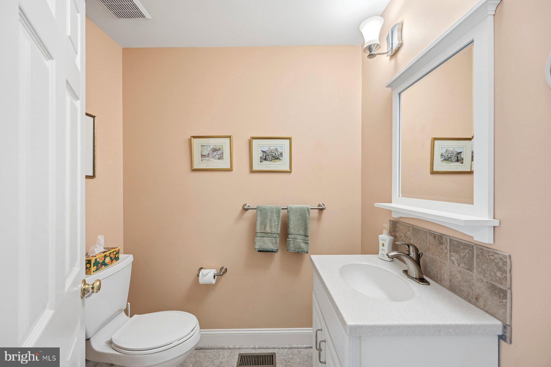 HUNT COUNTRY ESTATES - Residential