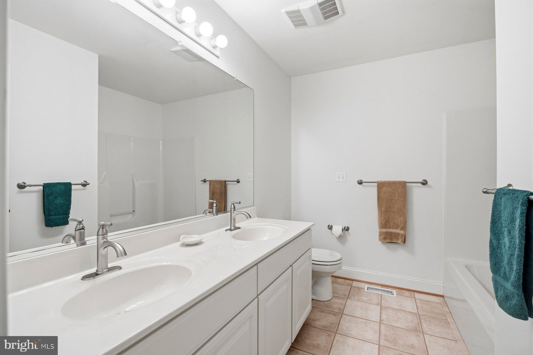 HUNT COUNTRY ESTATES - Residential