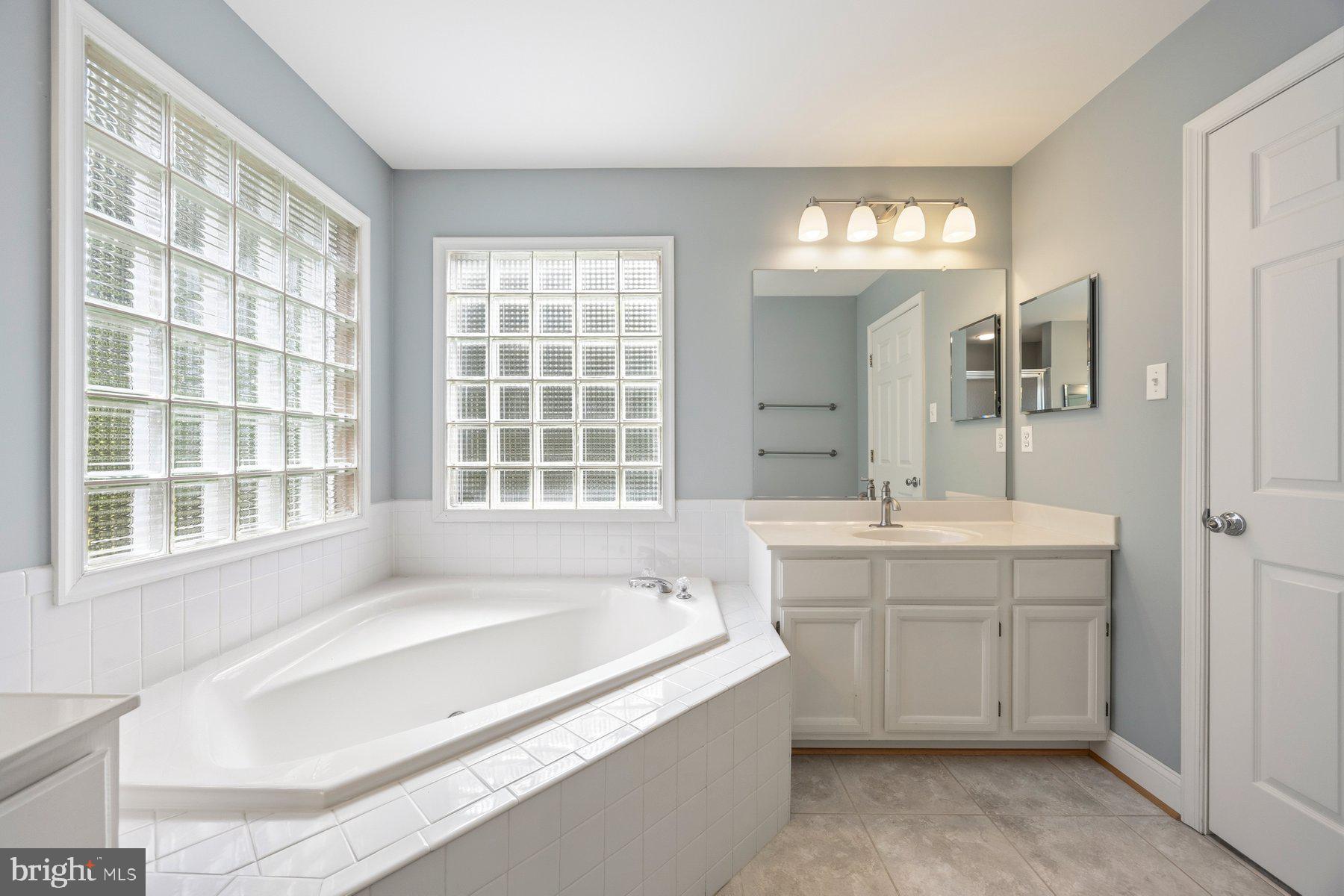 HUNT COUNTRY ESTATES - Residential