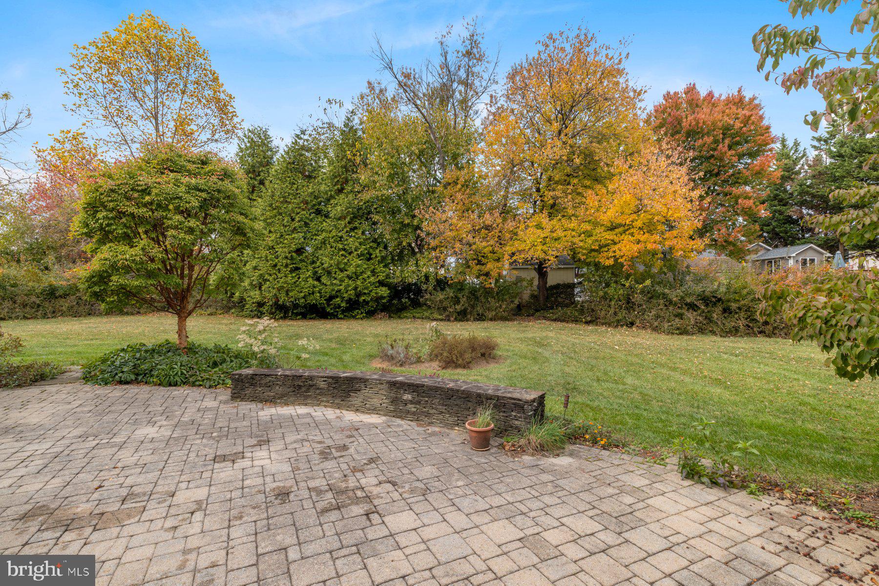 HUNT COUNTRY ESTATES - Residential