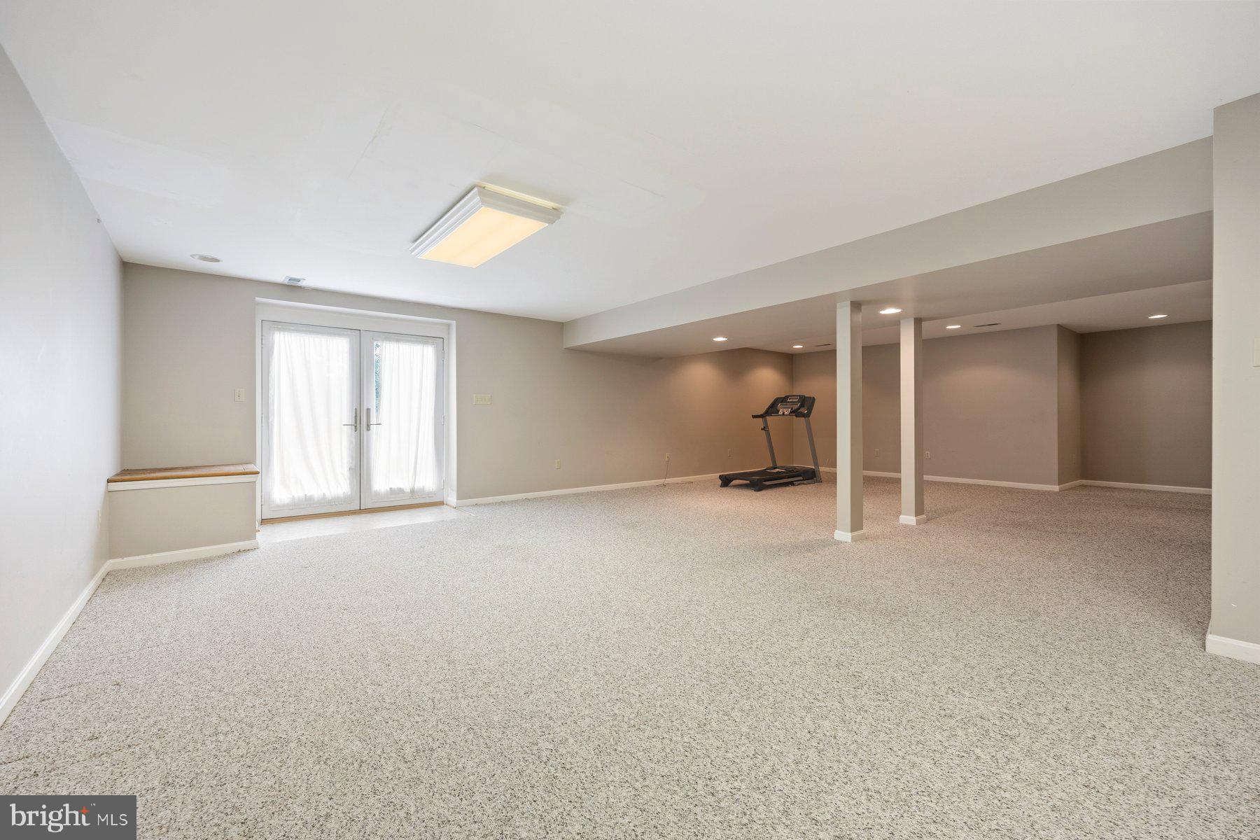 HUNT COUNTRY ESTATES - Residential