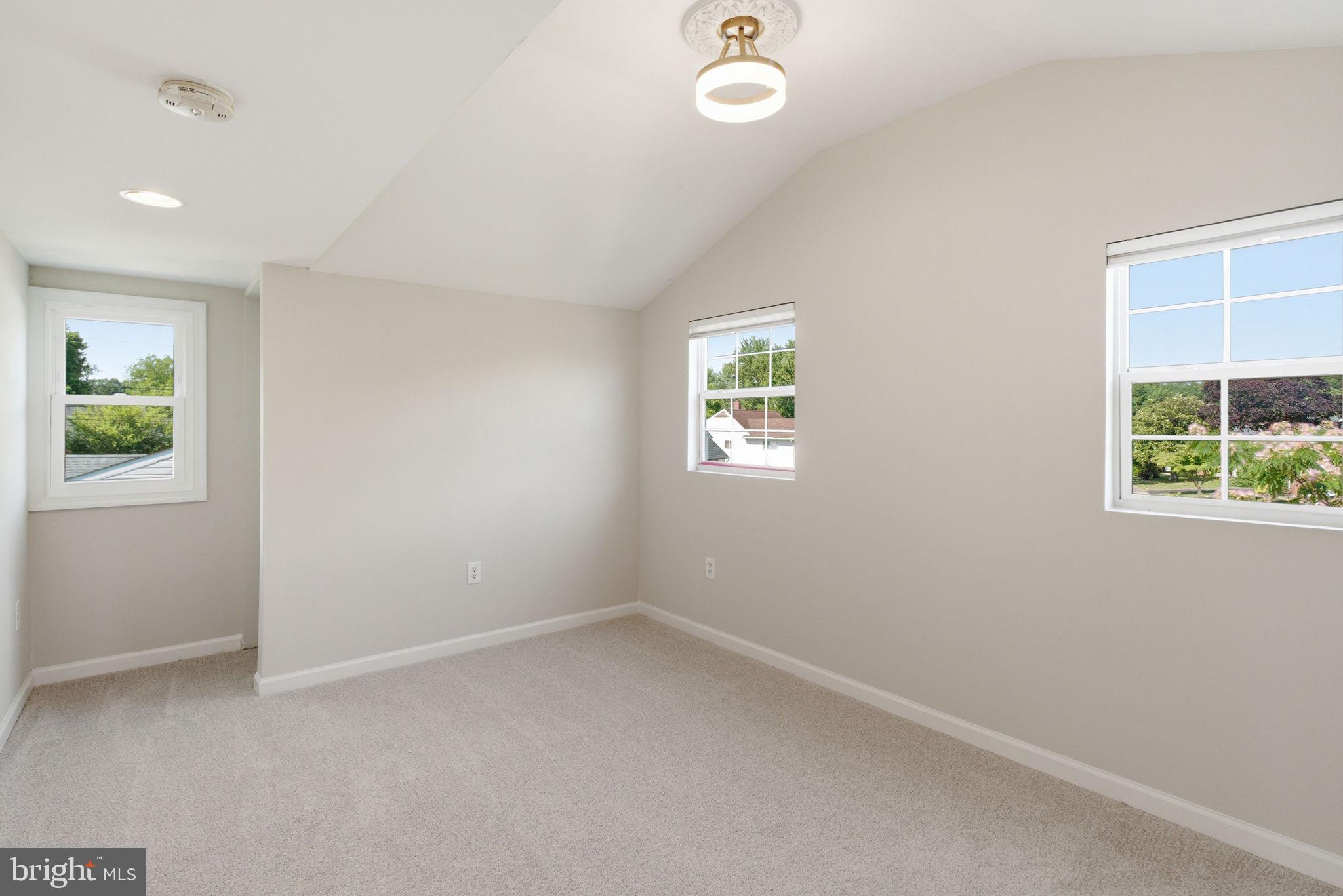 WILLOWDALE - Residential